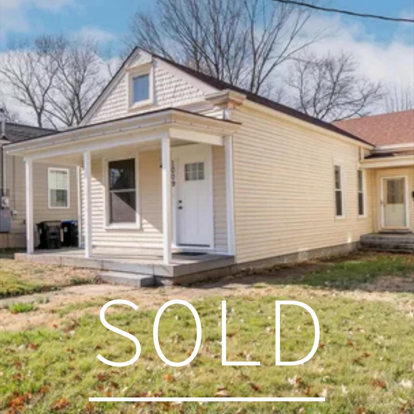 Congratulations to my buyer Kayley for closing on the purchase of her new Kentucky home! Excited to see what you do with it 😍 She&rsquo;s already got new flooring bought y&rsquo;all&hellip;. This woman is on a MISSION!
.
Loved keeping this one in th