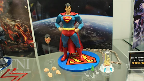 4370c-nytf17_mezco16__scaled_600.jpg