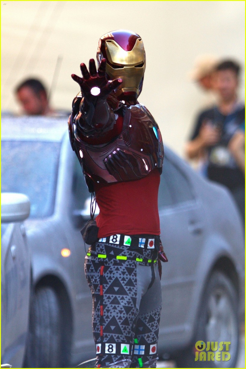 iron-man-wears-his-armor-in-new-avengers-infinity-war-set-photos-02.jpg