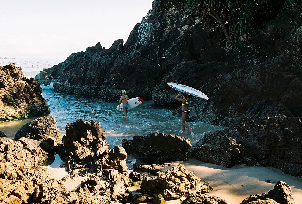 Girls at the Pass2.jpg