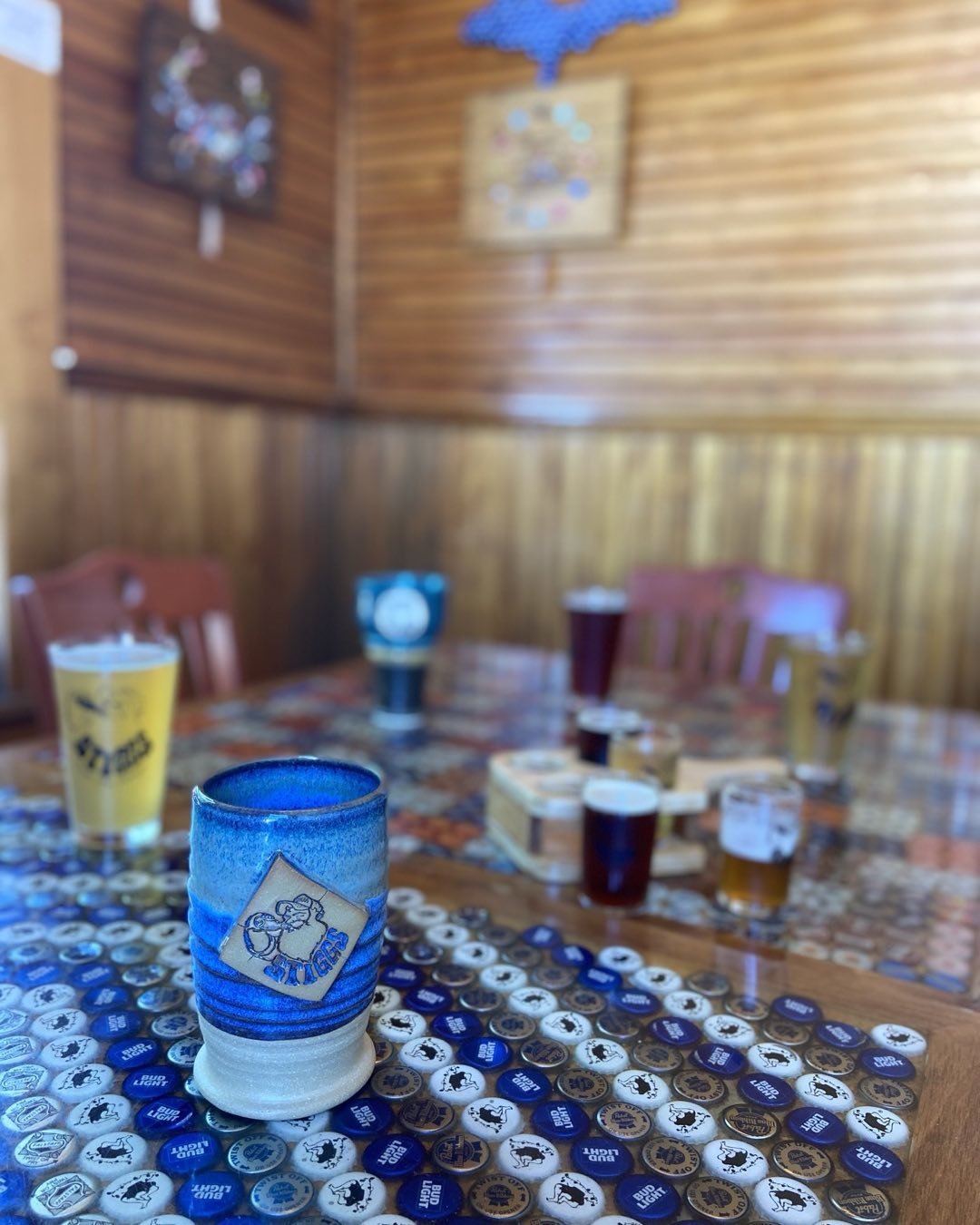 Imagine a lazy Saturday with your friends or family in our Sunroom.! Cheers all around. 🍻

See you in the #taproom @stiggsbrewery 

#craftbeer #craftbeerlife #craftbeerlover #craftbeeronly #michiganbeer #stiggs #stiggsbeer #ontap #beerme #beer #beer