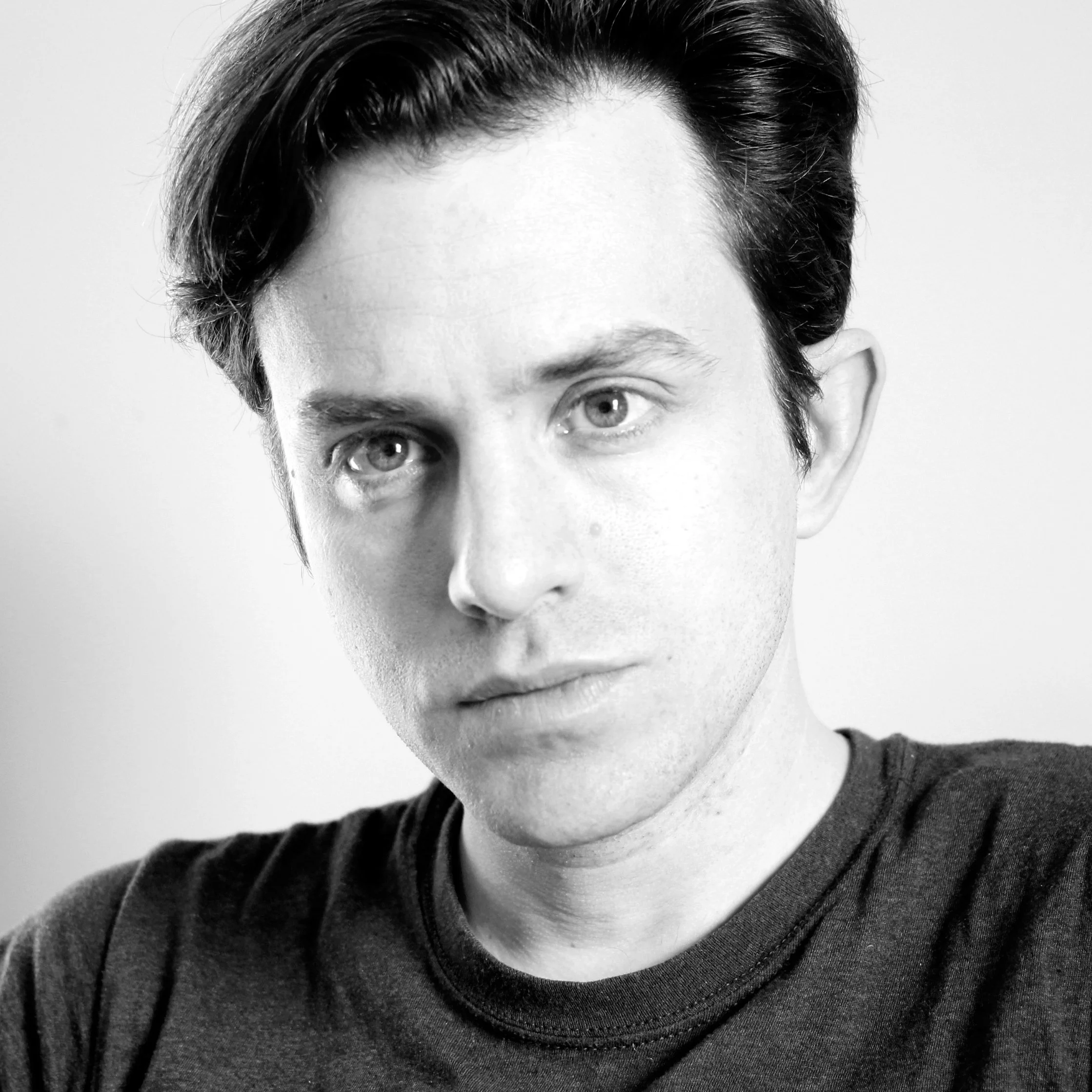 Robert_Fernandez_Author_Photo i.jpg