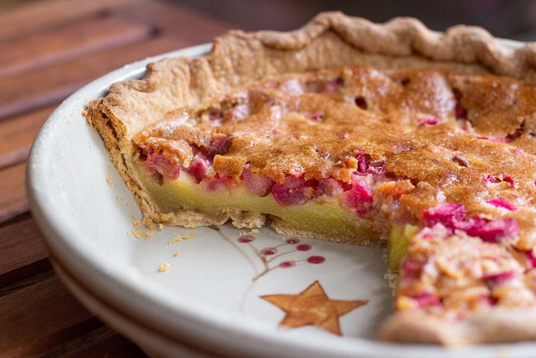 As a kid, I basically used to dissect this pie when eating a slice. Rhubarb, then custard, then crust. I don&rsquo;t know why. .
.
.
#rhubarbcustardpie #localflour @camascountrymill #grandmasrecipe #homemadepie #rhubarb #portlandfoodphotographer #lis