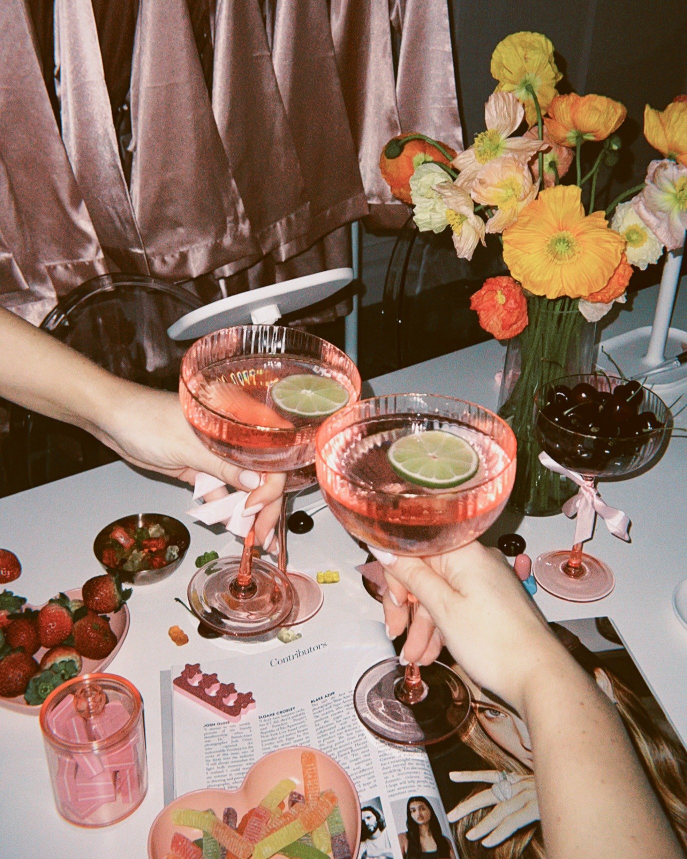 We know it&rsquo;s only Monday&hellip; but a little catch up is always worth planning!! ✨ 

Host your next hang in our new private Surry Hills space - with a little extra glam.🥂&nbsp;

From pamper parties to hair &amp; makeup and styling experiences