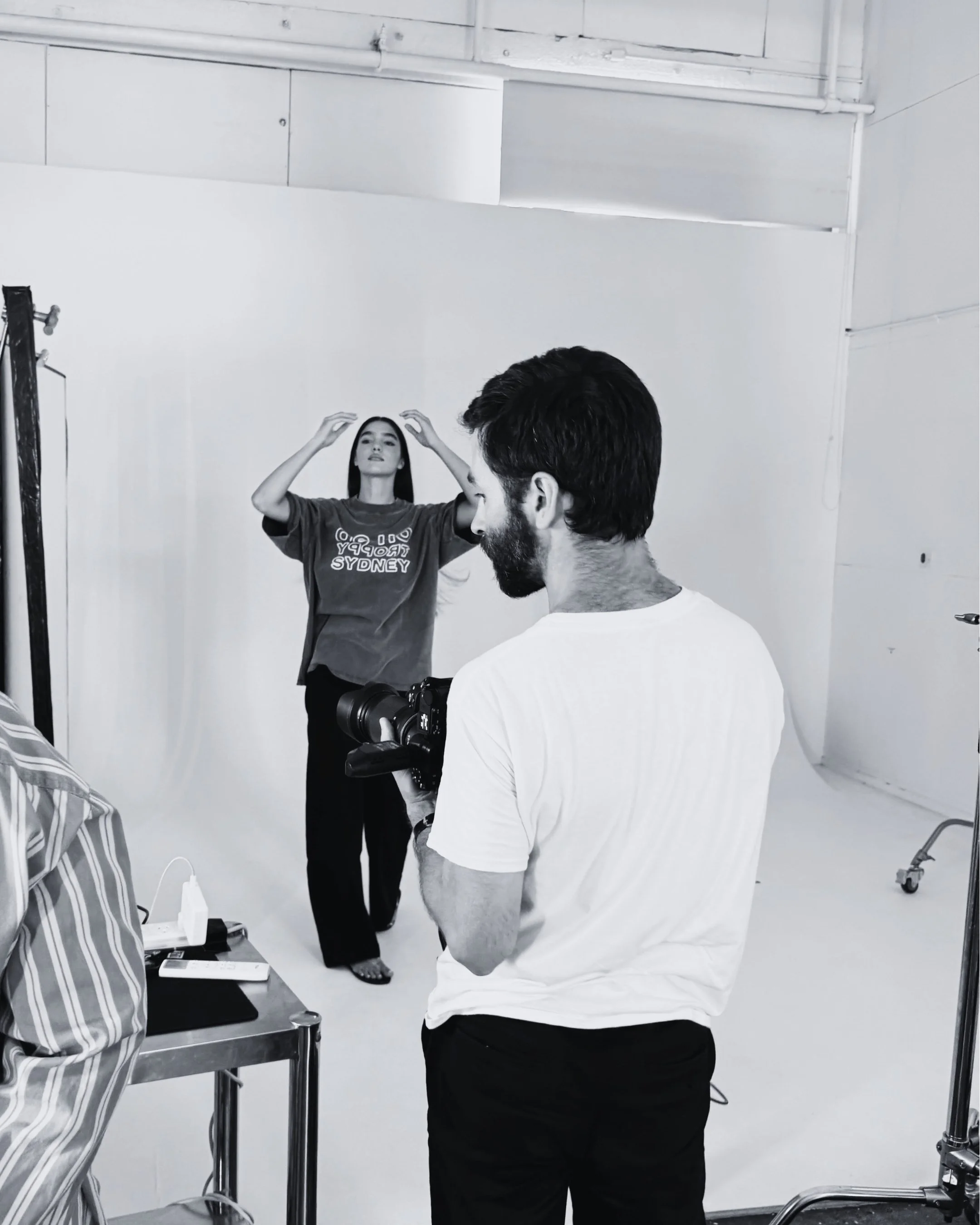 Behind the lens ✨ Portraits with @damiansanchezphoto 

#TheGlamRoom #ReloadAgency #PortraitPhotography #HeadshotsPhotography #BehindTheScenes #SydneyStudio