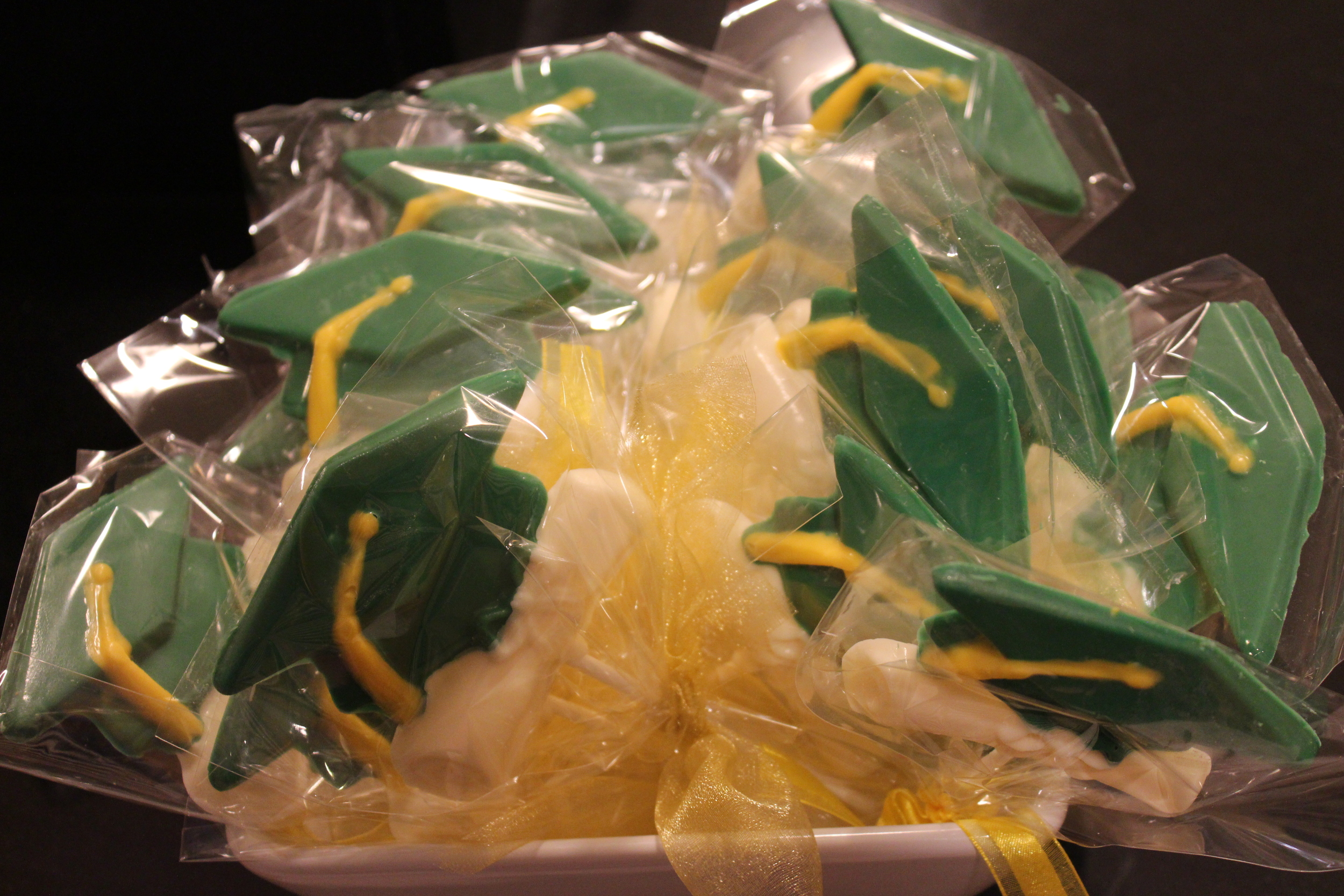 Graduation pops in school colors