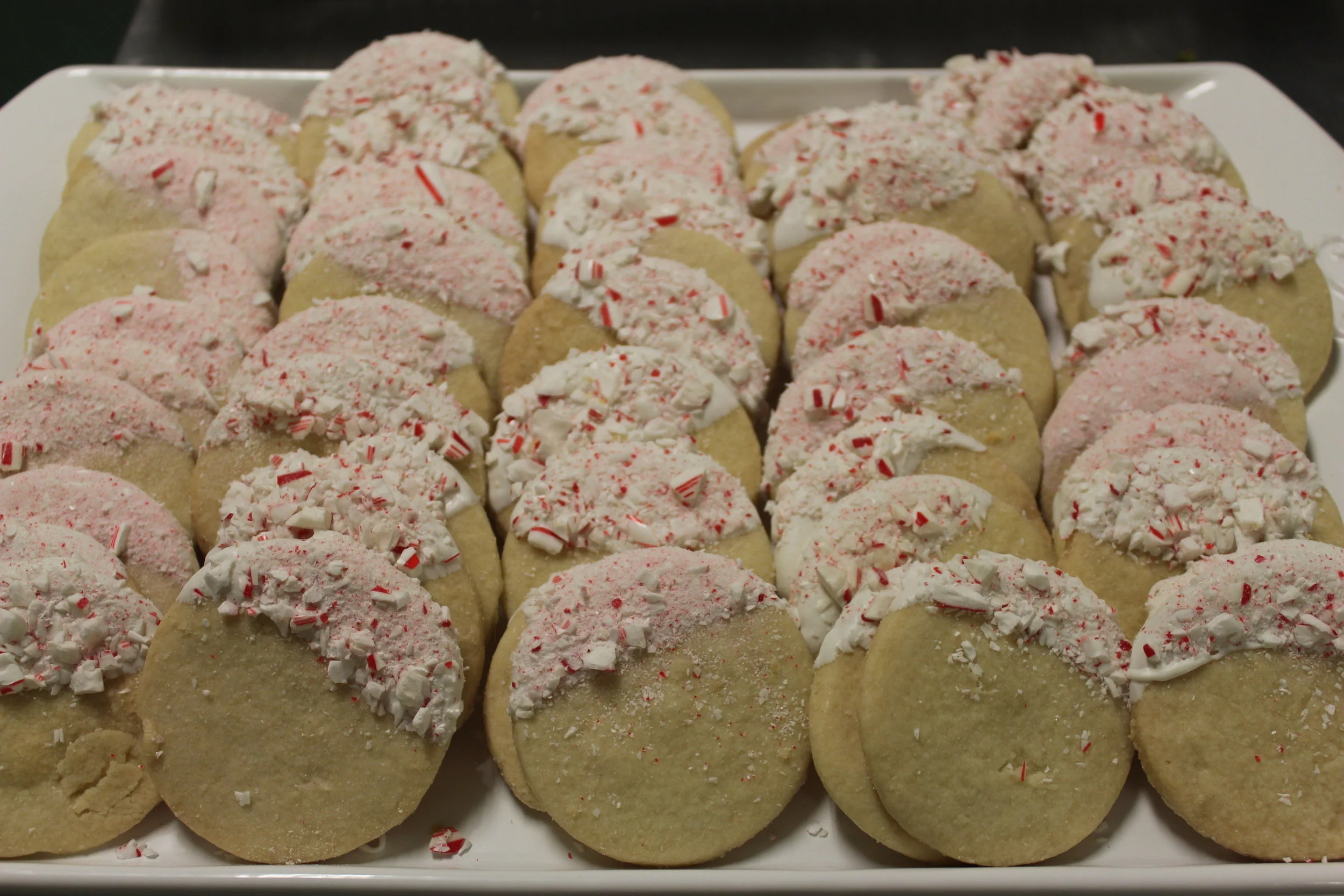 Shortbread with white chocolate and crushed mint
