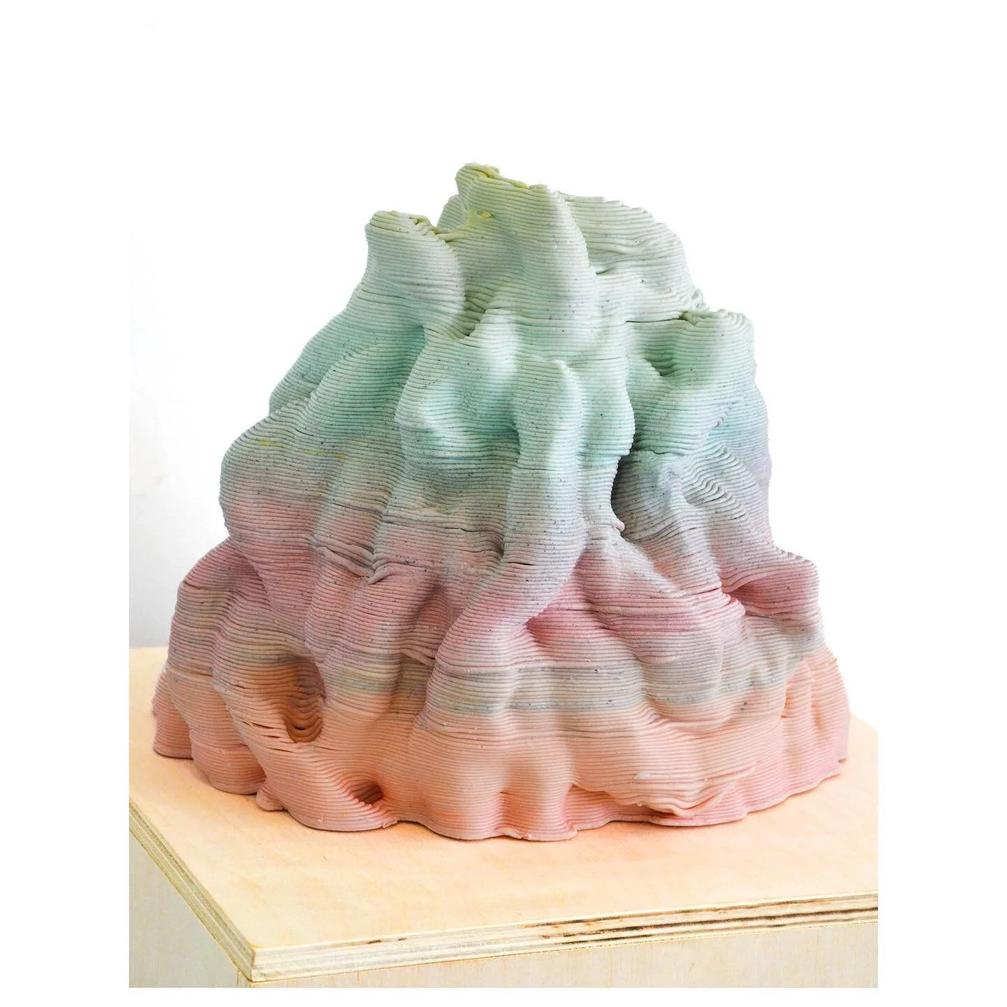I will be sitting my show, Remnant Oscillation, from 4-7pm at @thefiftyfiftyartscollective tomorrow (Friday)! Stop by and say hi! 
.
.
#3dprintedclay #3dprintedceramics #ceramics #ceramicsculpture #3dclayprinting