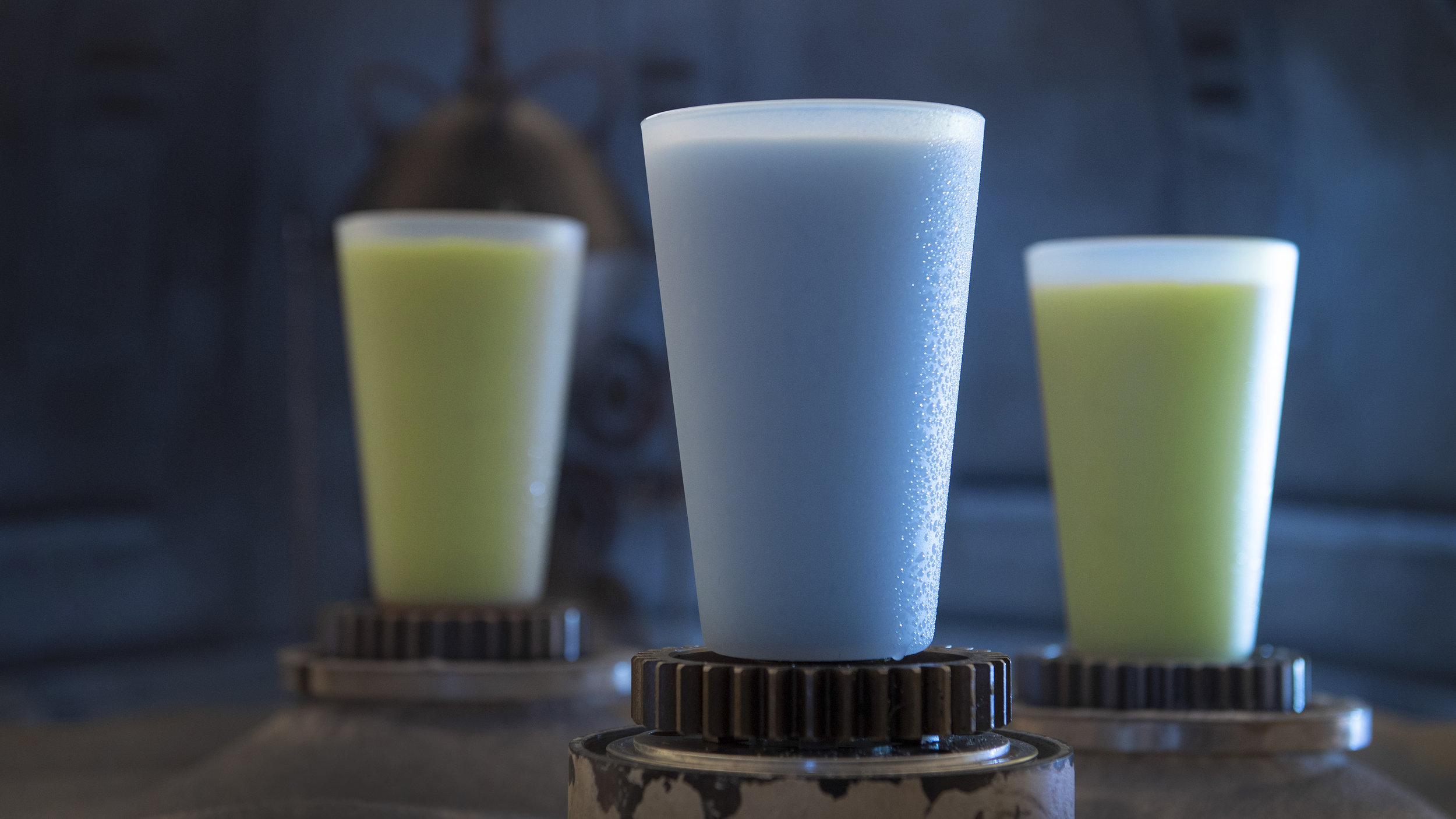 SWGE_Blue_Milk_and_Green_Milk_at_Milk_Stand_1023ZS_0174DR.jpg