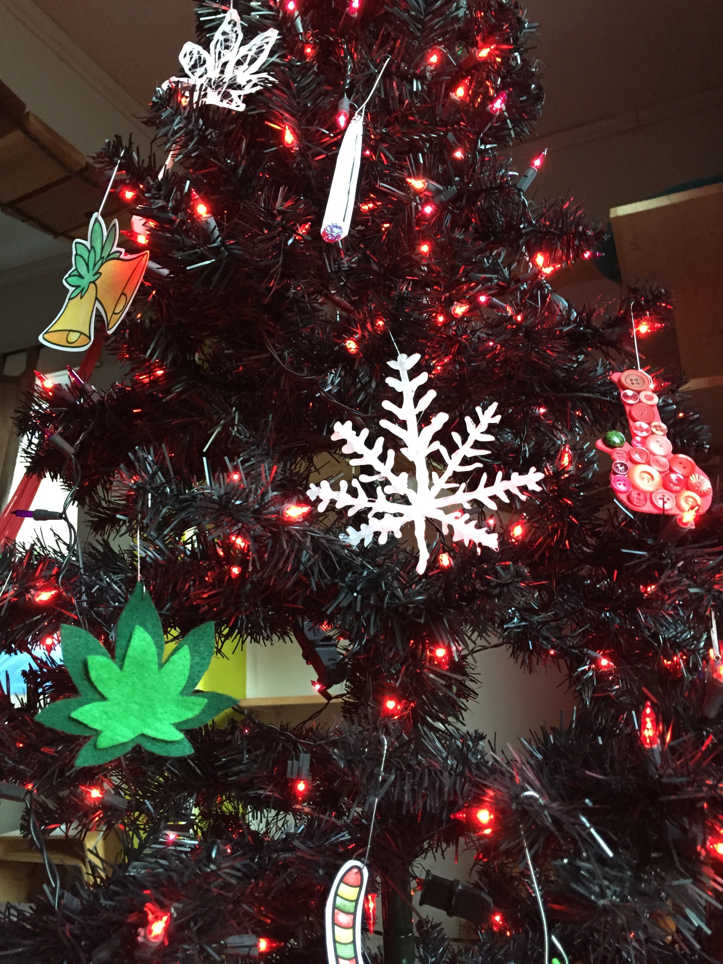 The Stoner's Cannabis Christmas (Kushmas) Tree