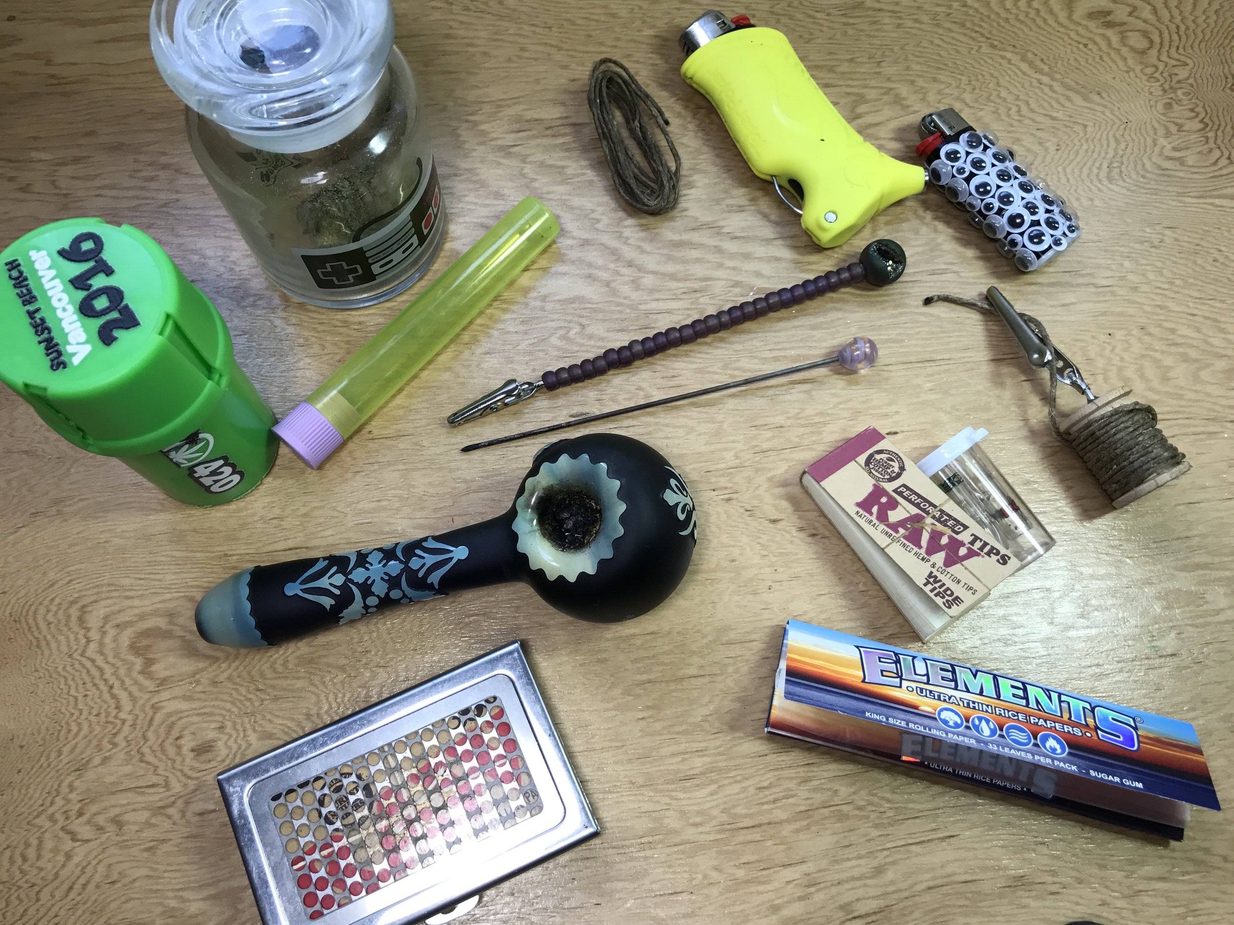 The Essentials for Your Stoner Kit DIY