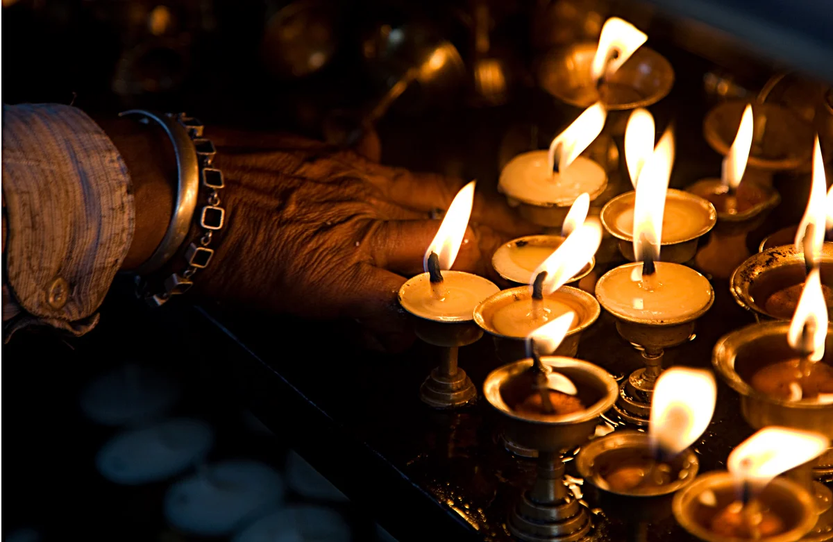 CandelHands_web.jpg