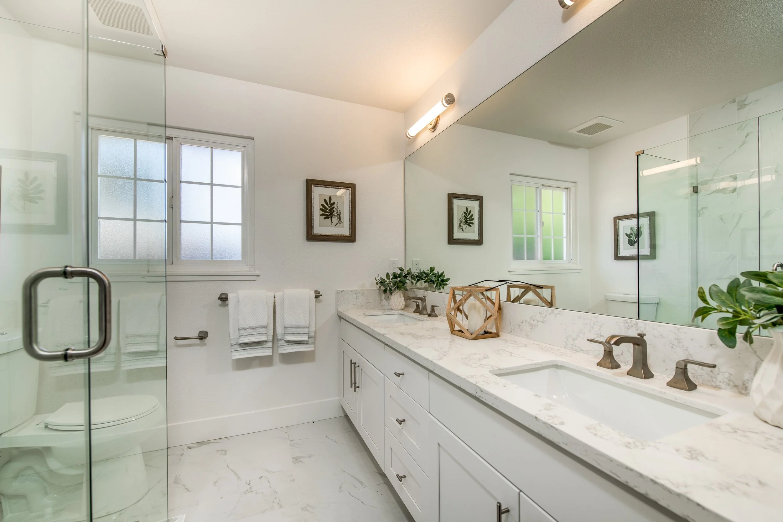 018_Master Bathroom.jpg