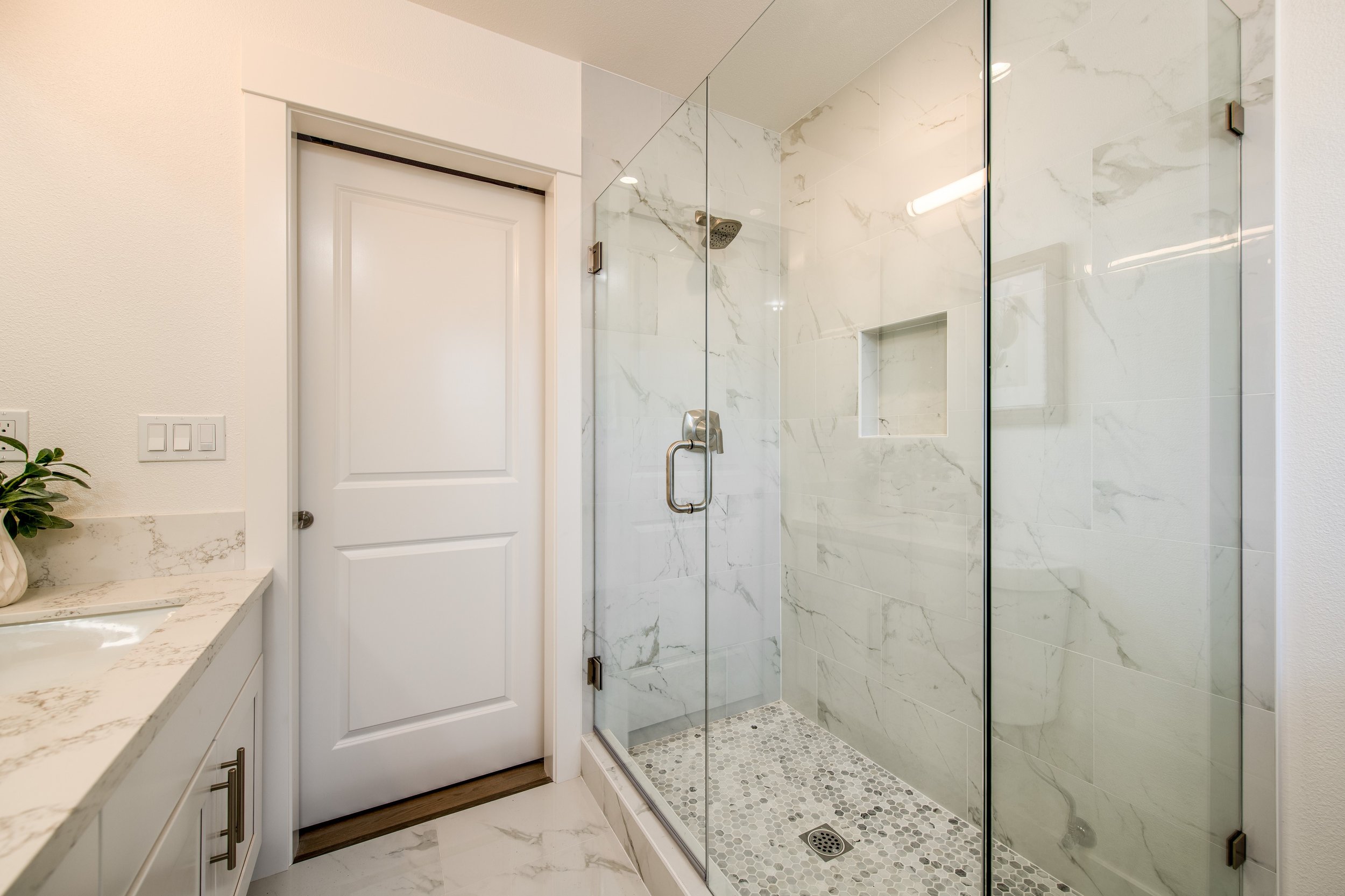 019_Master Bathroom.jpg