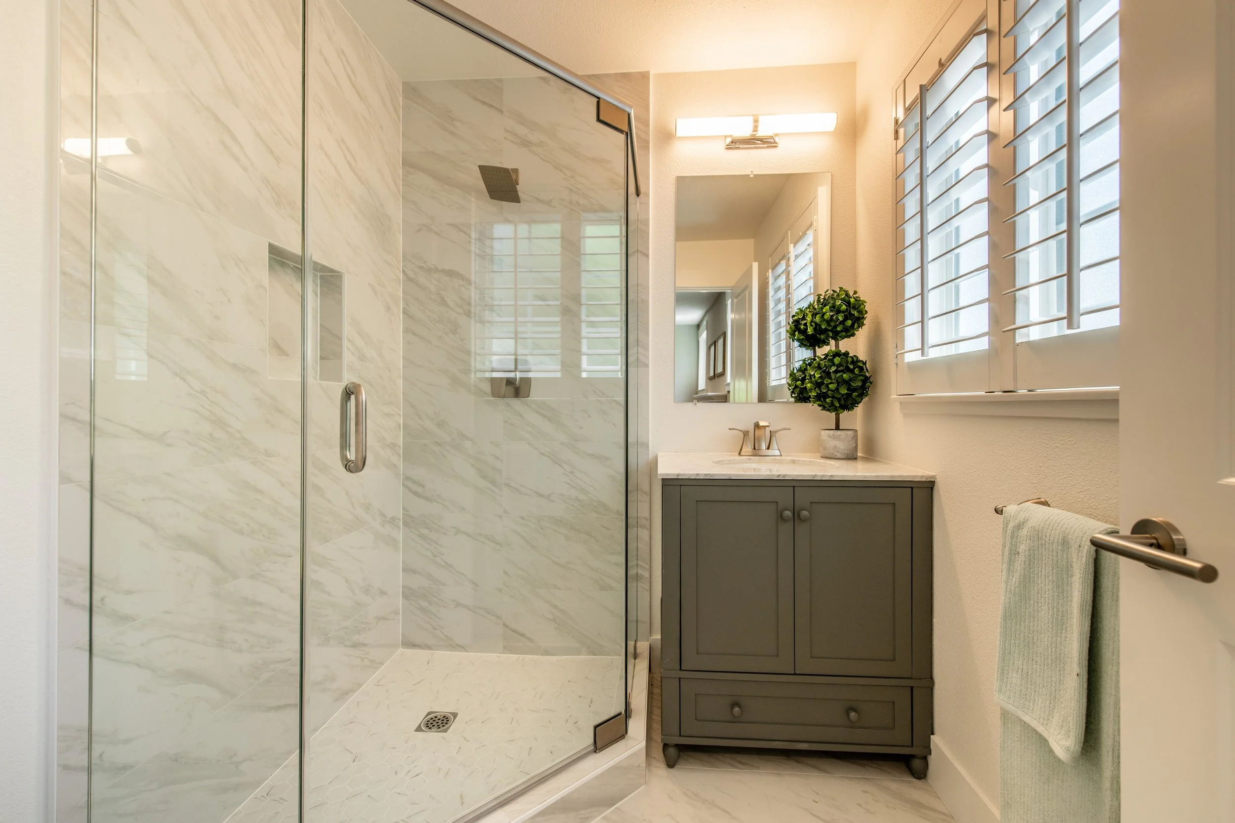 025_Bathroom.jpg