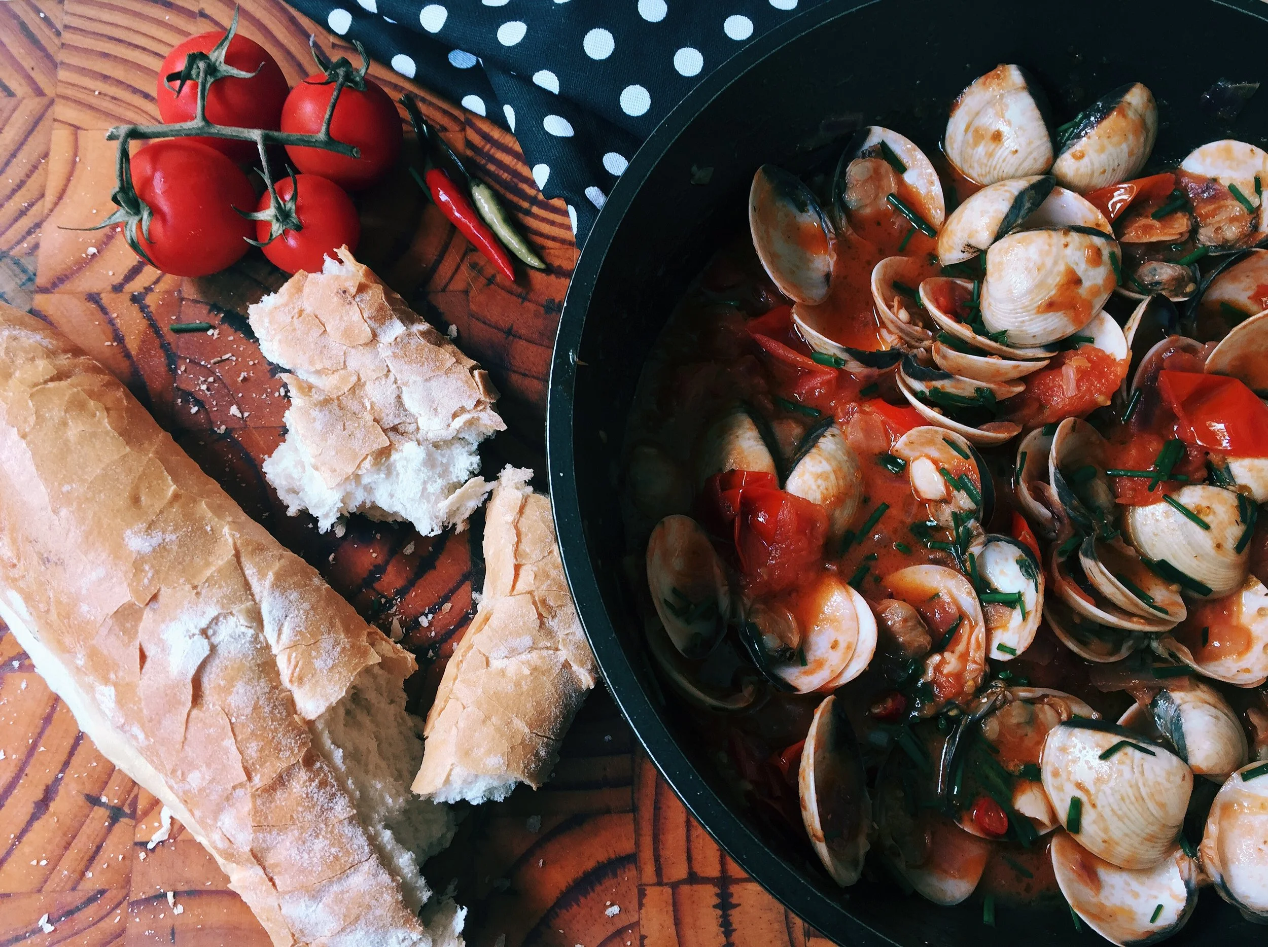 Tomato, Garlic & Chili Steamed Clams