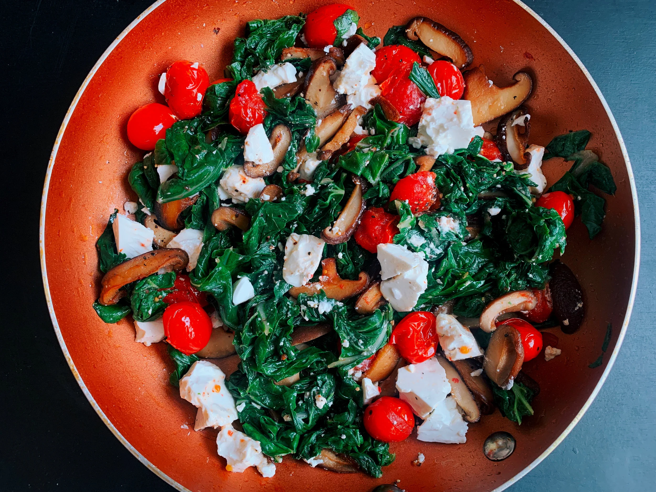 Spinach with Cherry Tomatoes, Mushrooms &amp; Feta 