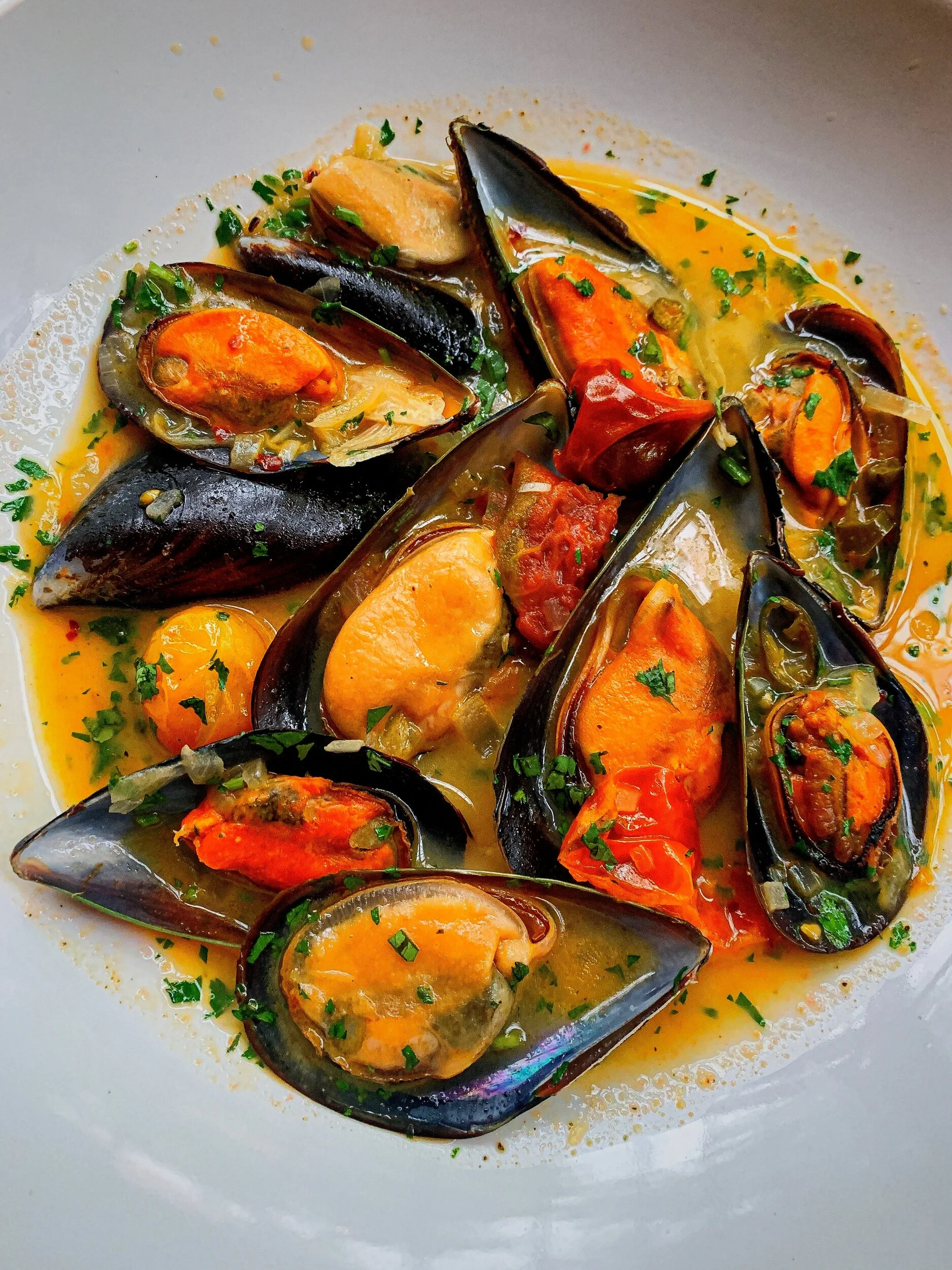 Spicy coconut mussels