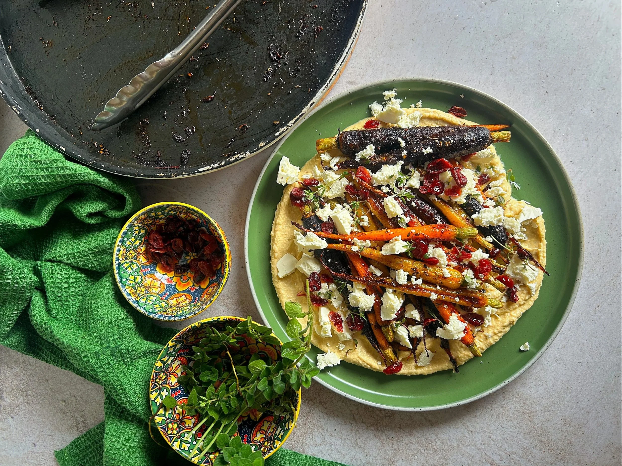 Roasted Carrots with Hummus 