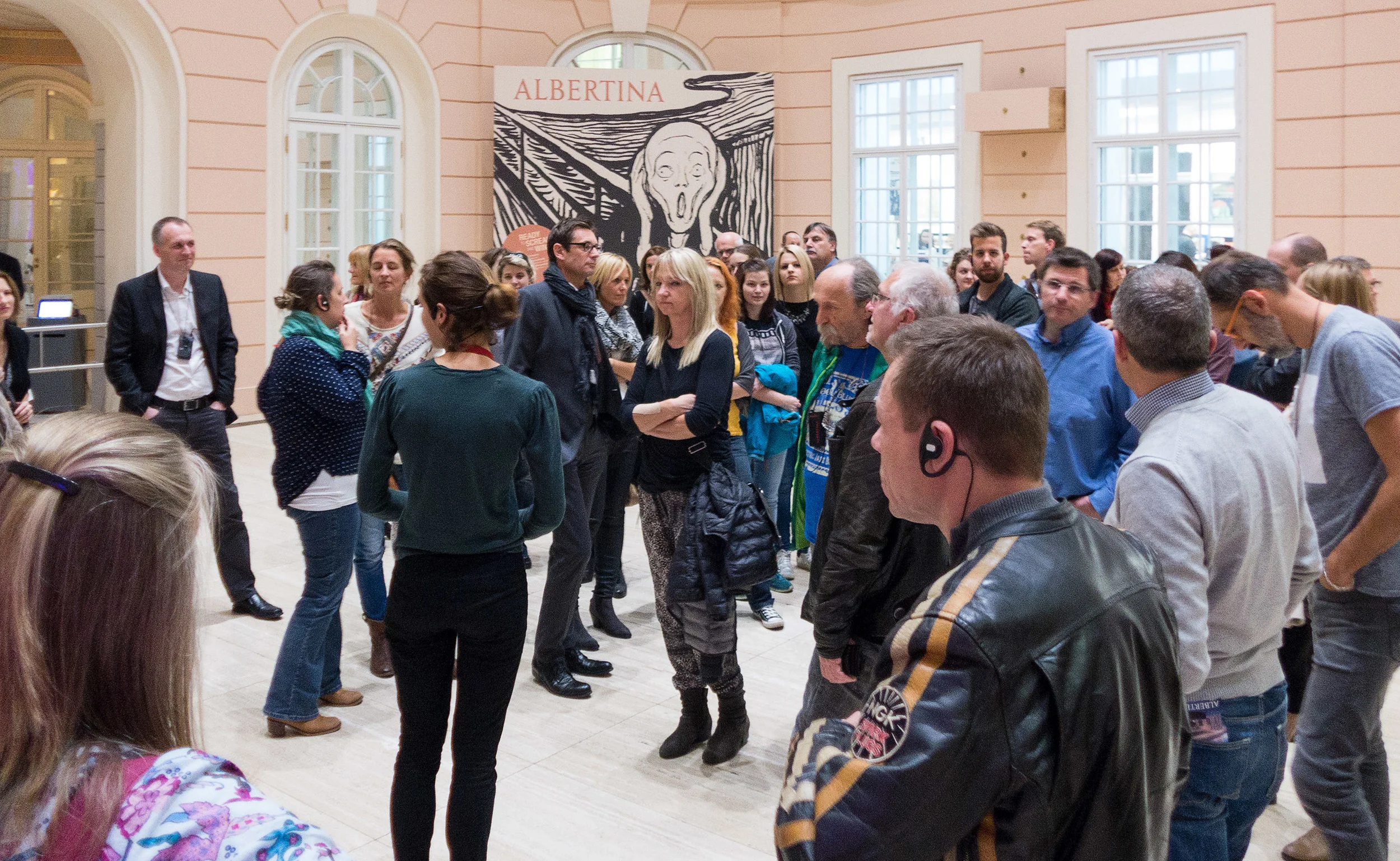 DIE EXKLUSIVE FÜHRUNG DER LIK AKADEMIE DURCH DIE FOTOAUSSTELLUNG DER ALBERTINA WAR EIN VOLLER ERFOLG