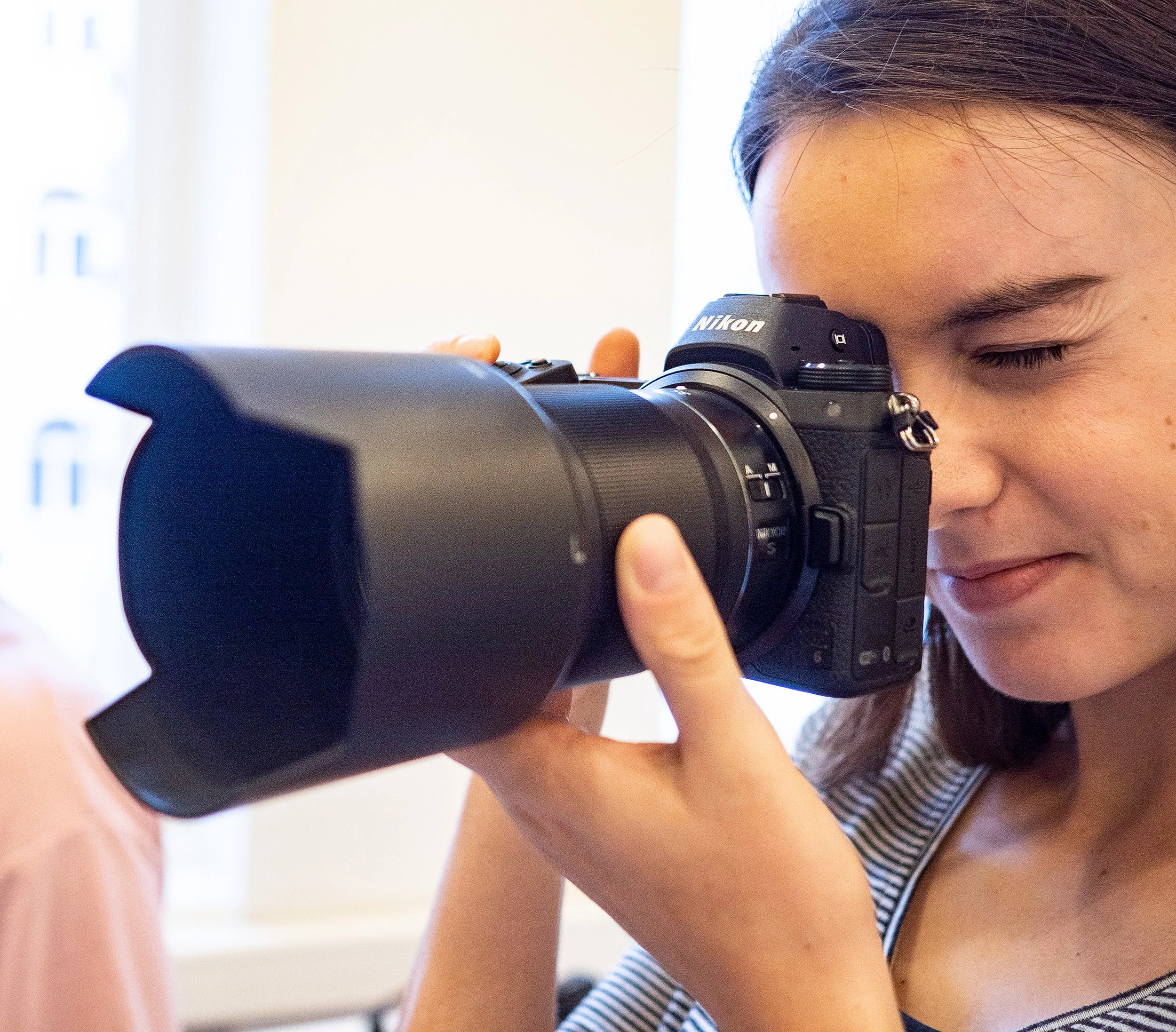 LIK Akademie Foto und Mediendesign Auszubildende Iris Höller beim Shooting.