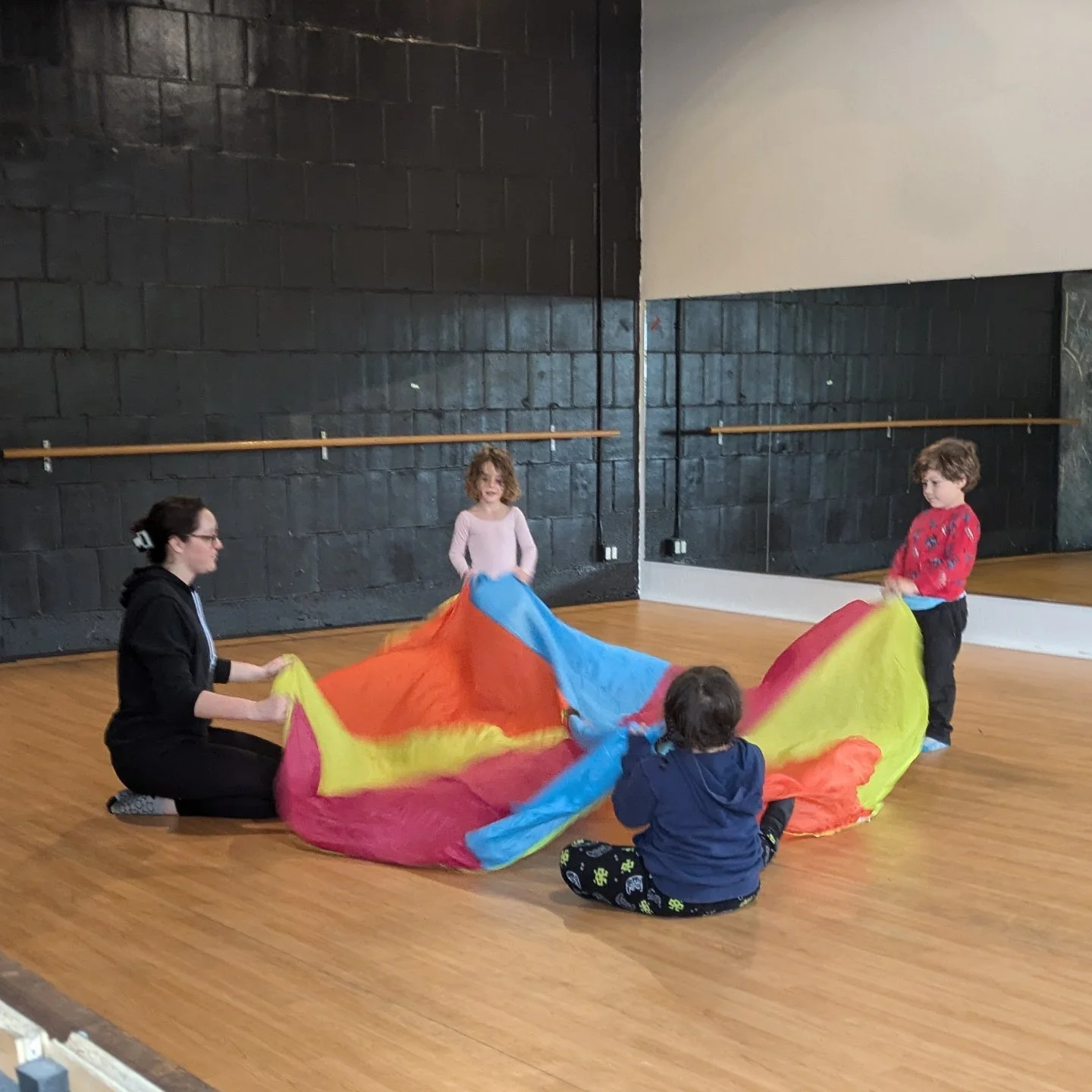 Saturdays are our fun days 💙

Looking for a fun engaging activity for your little one to do? Come join our combo dance classes on Saturdays! We have a ballet/tap combo class for ages 3-5 and 6-7. Classes are $18 for drop ins or $60 a month for enrol