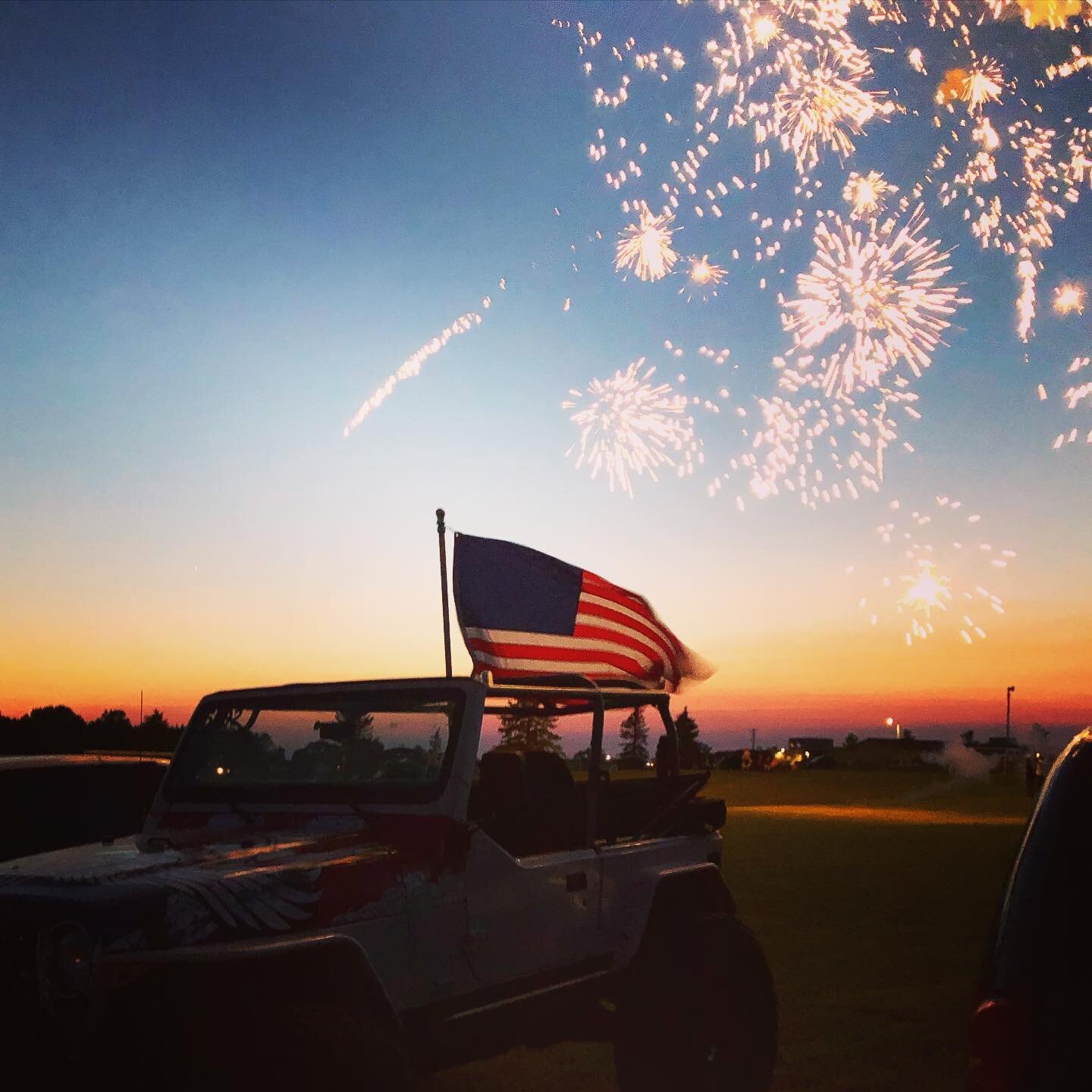🇺🇸🌅💥