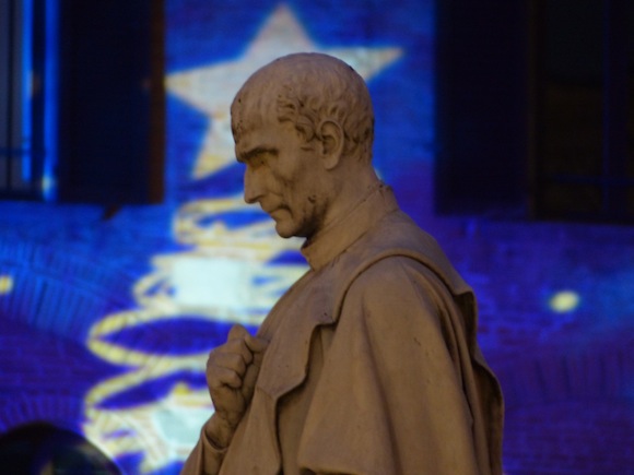 lucca-statue-lights.jpg
