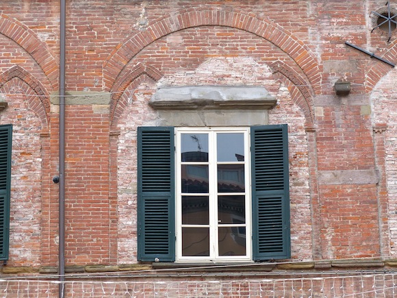 lucca-wall8.jpg