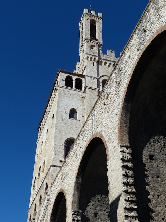 gubbio-palazzo-cave.jpg