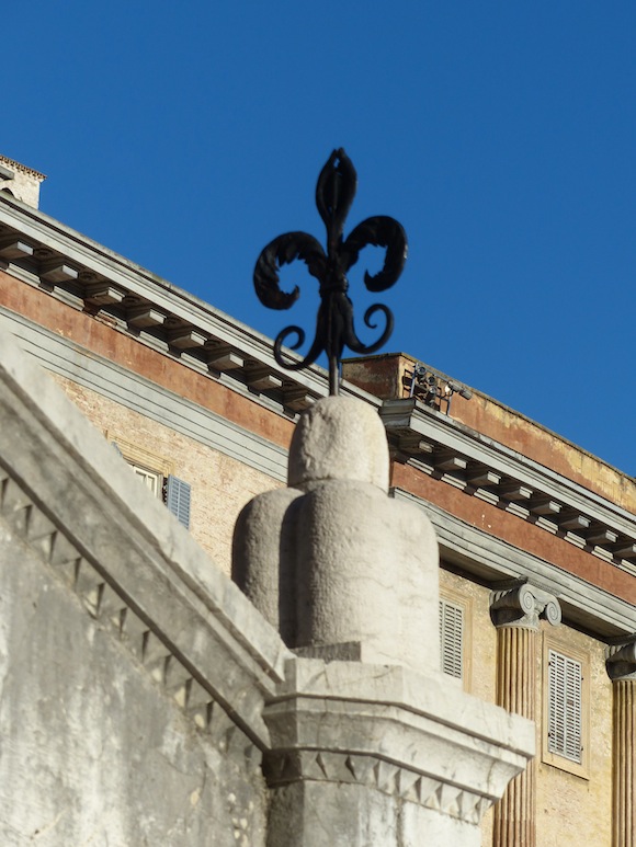 gubbio-piazza.jpg