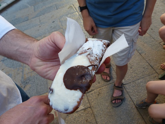 trapani-cannoli-filled.jpg