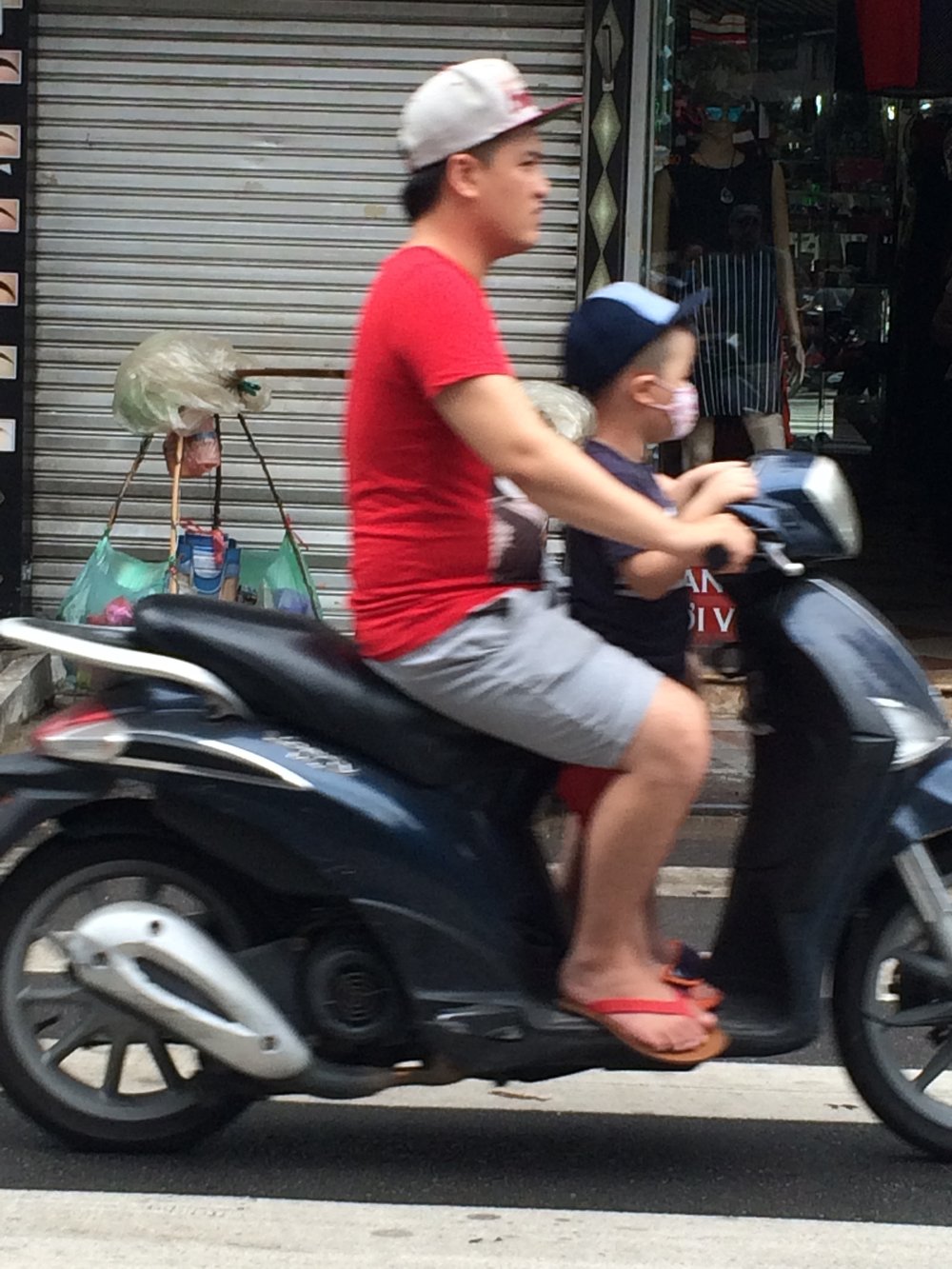 "Crazy things we saw on a scooter.2" 