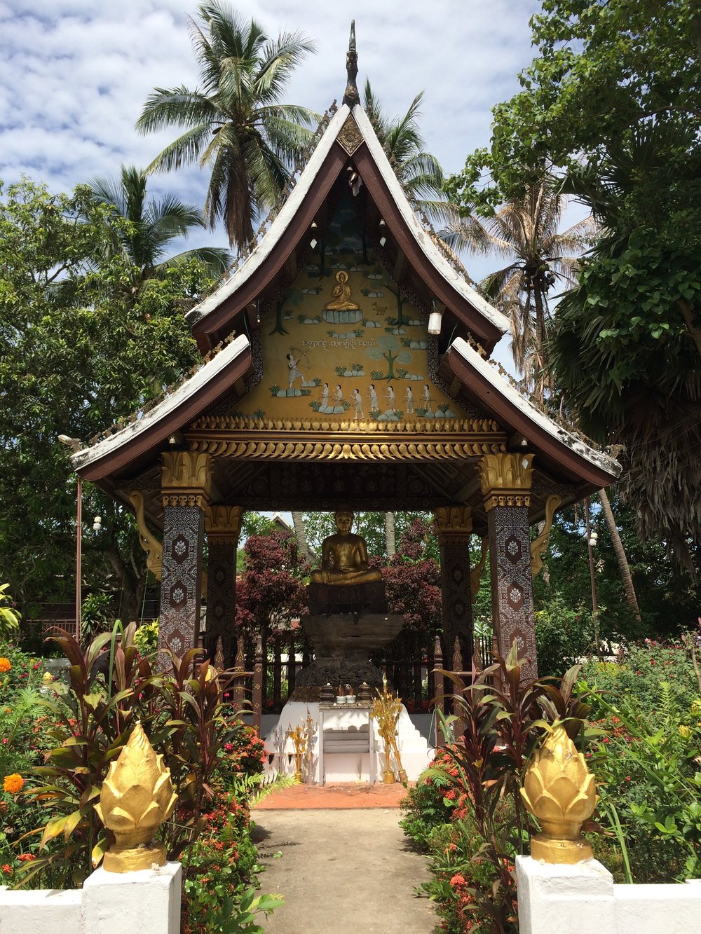 Is there a reason that Lao temples bring in nature?
