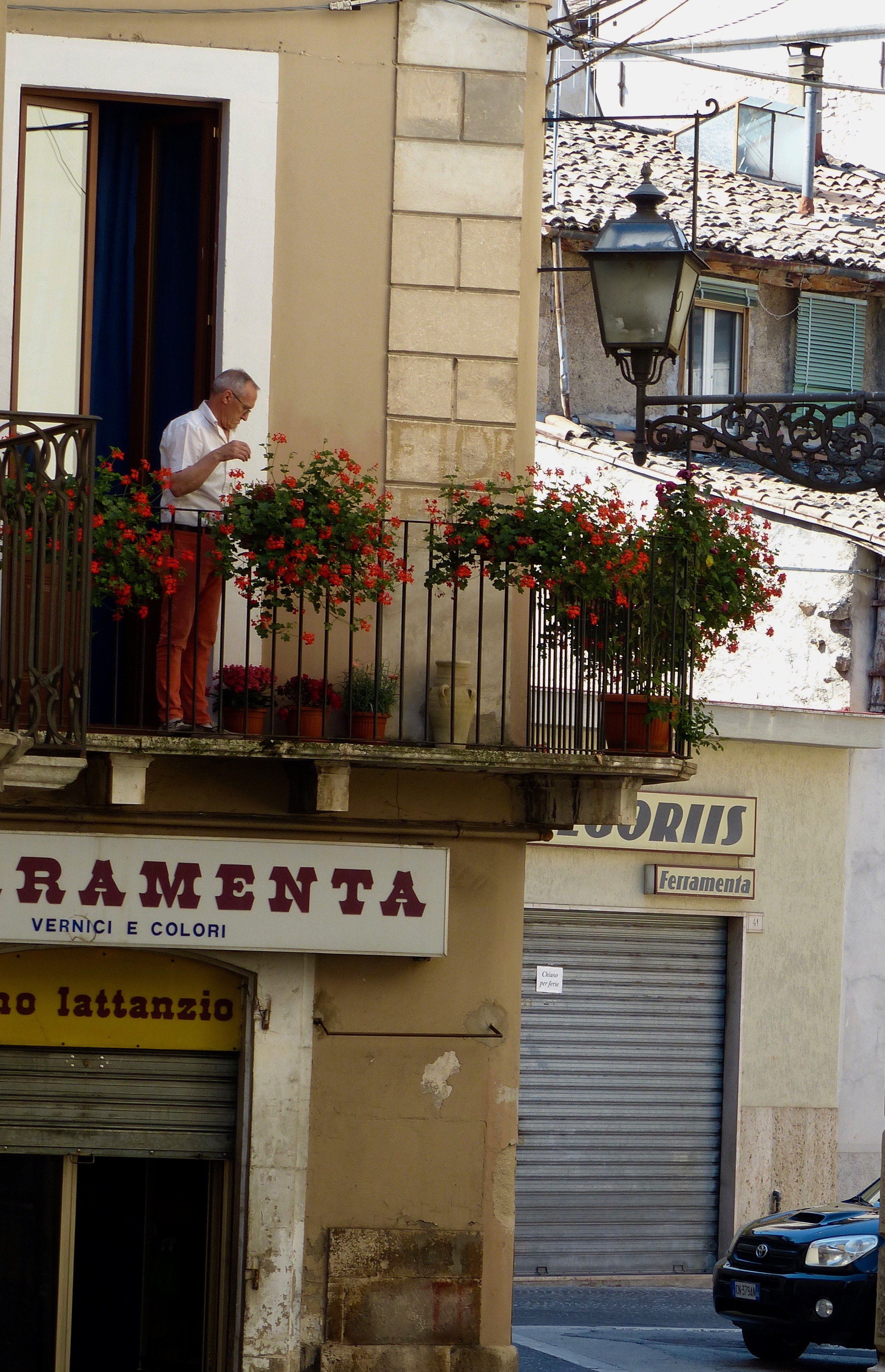 sulmona-man-balcony.jpg