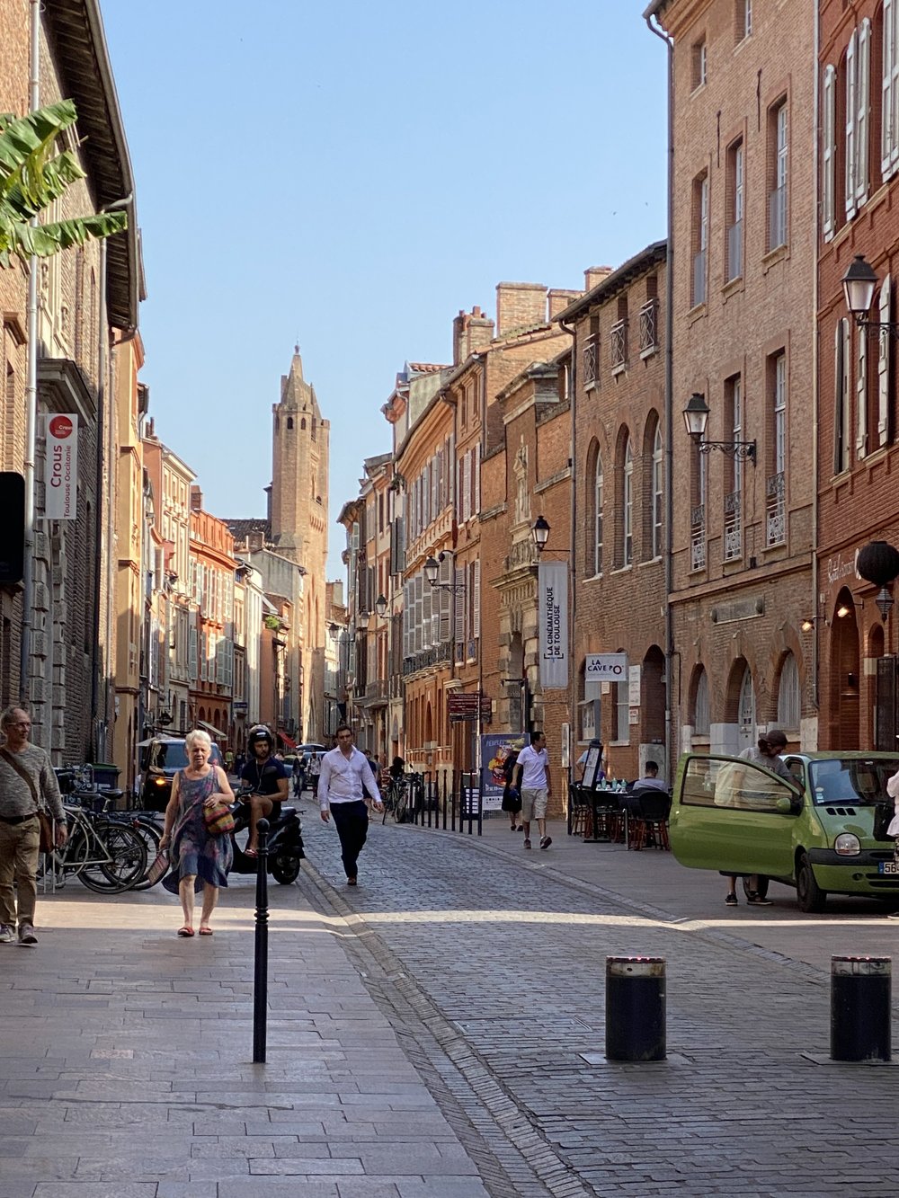 toulouse-pink-street-distant.JPG