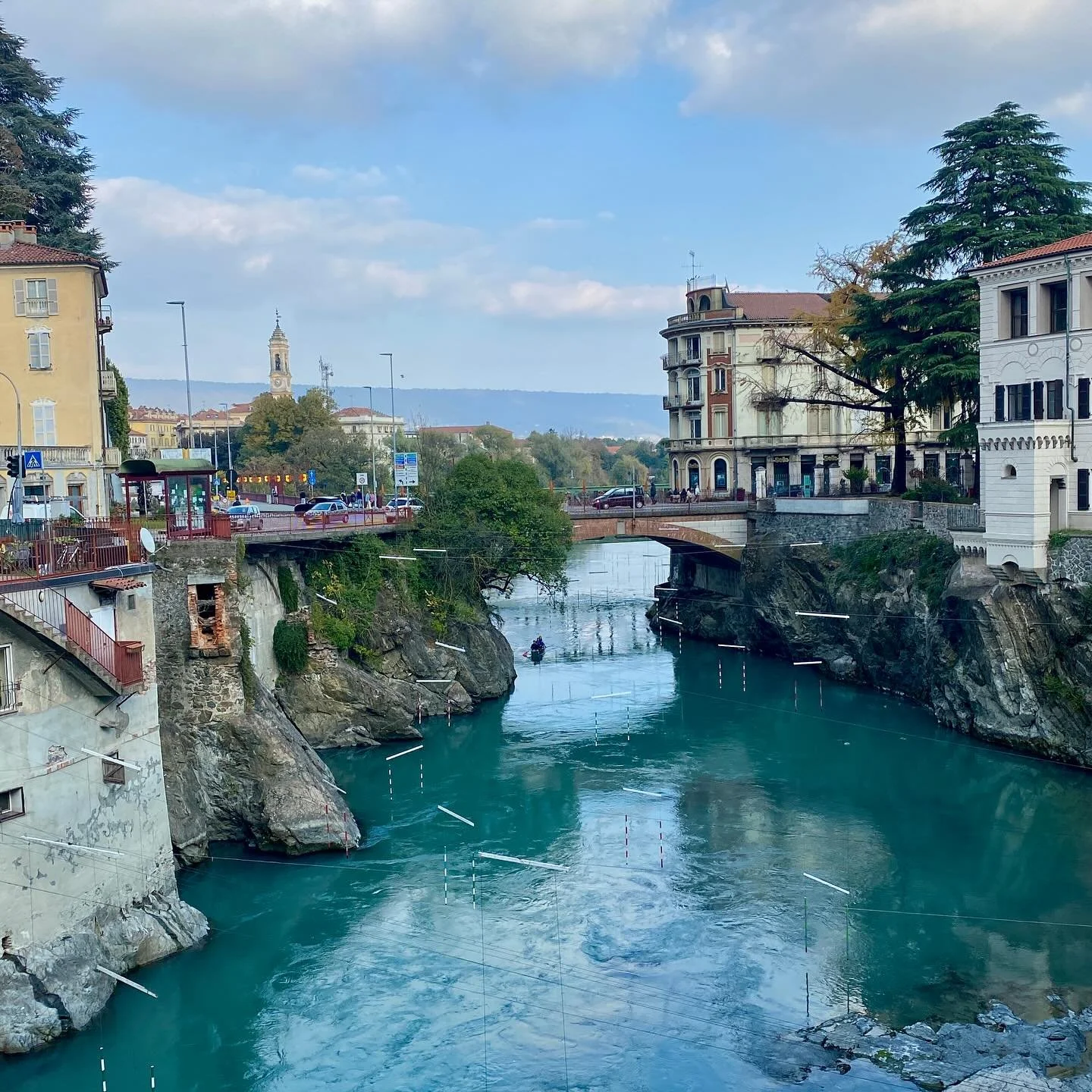 Last week was a whirlwind of introductions to towns in the Piedmont, wandering each one and wondering “could we live here?” For instance, meet Ivrea, on the north end of the Piedmont, at the entrance of the valley that leads to Aosta. Cou