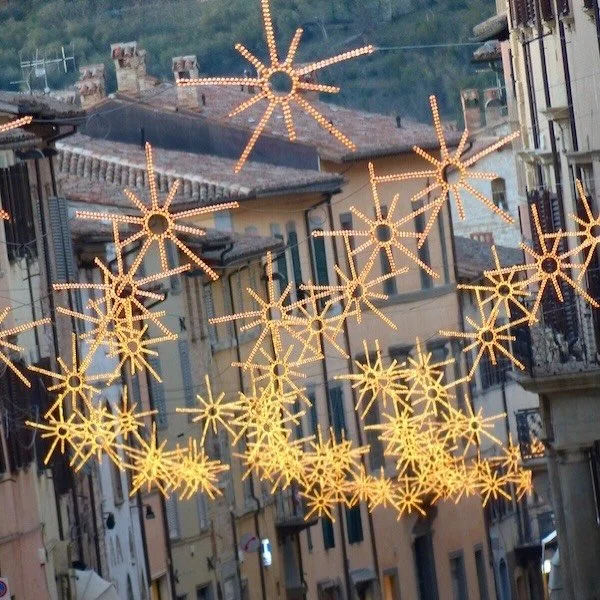 It&rsquo;s here! My brand-new gift guide for Italy Lovers 🇮🇹, created for anyone who dreams in espresso foam and drifts through life imagining they&rsquo;re strolling a sun-splashed piazza.

This year&rsquo;s guide is all about slowing down and sav