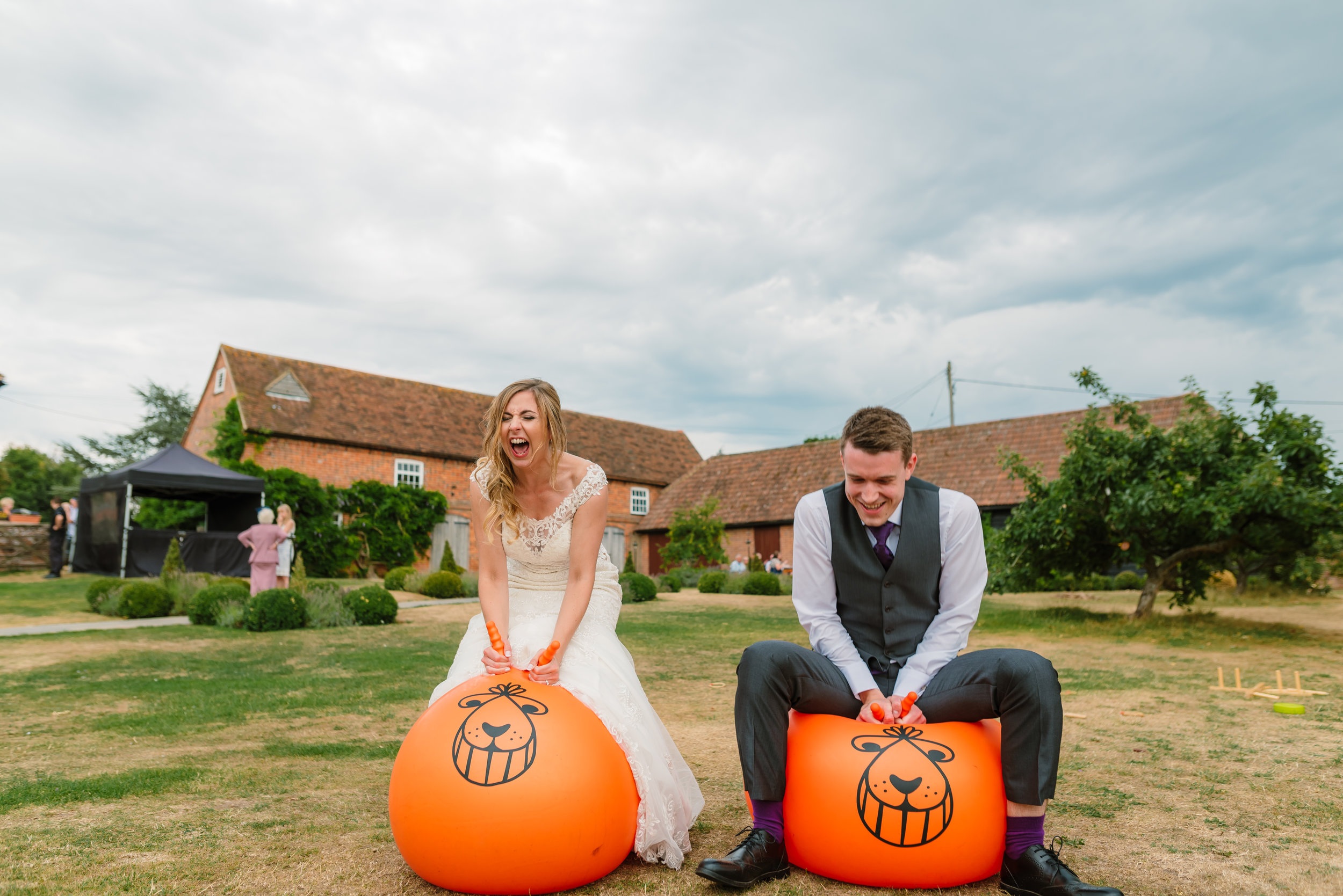 ufton-court-wedding / Hampshire-wedding-photographer / hampshire-barn-wedding-venue / Sarah-fishlock-photography