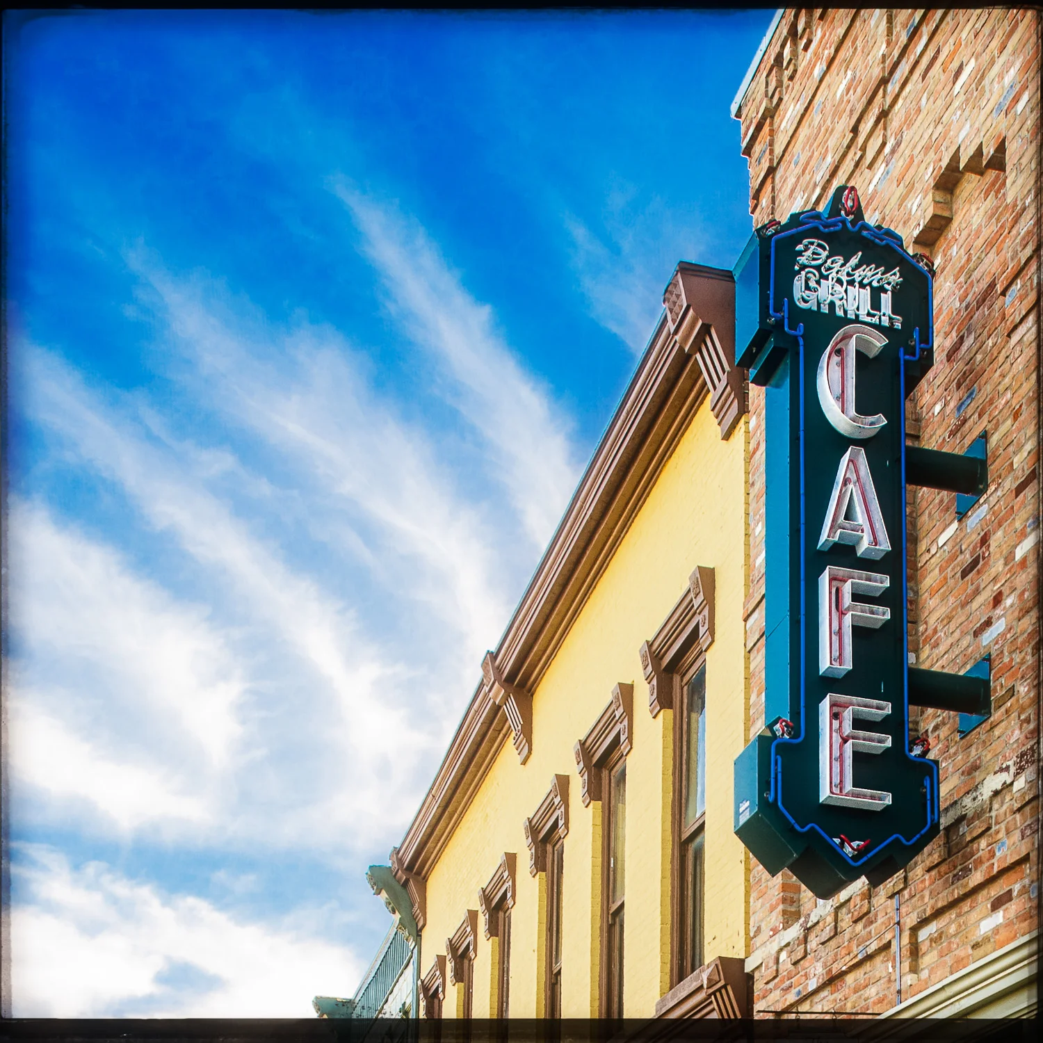 The Palms Grill & Cafe