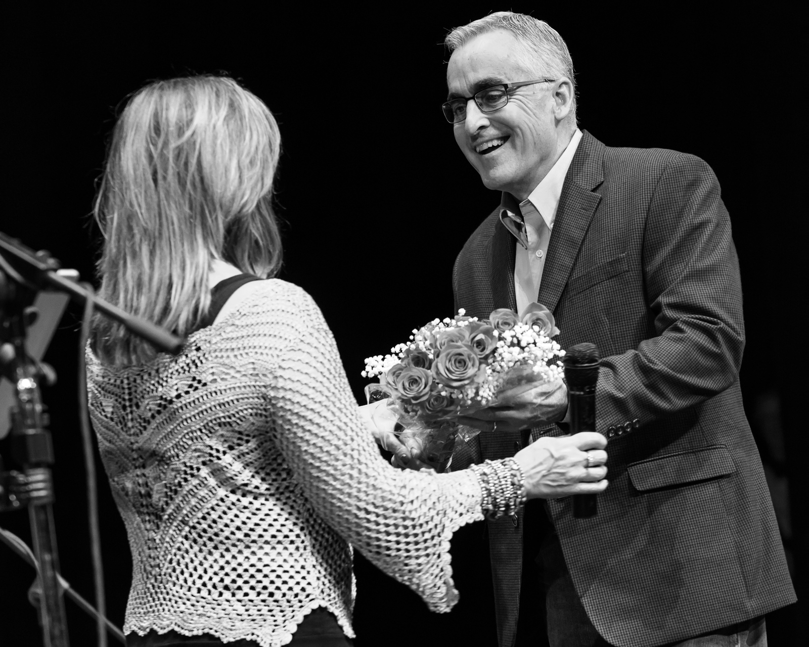 Debyjo Ericksen, MOPCON organizer, receiving flowers from husbandJack Ericksen.