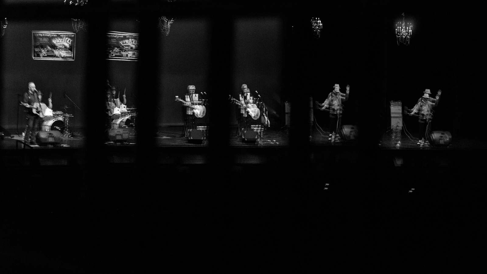 Interesting architectural detail of the Rialto mirroring back to the performance. 