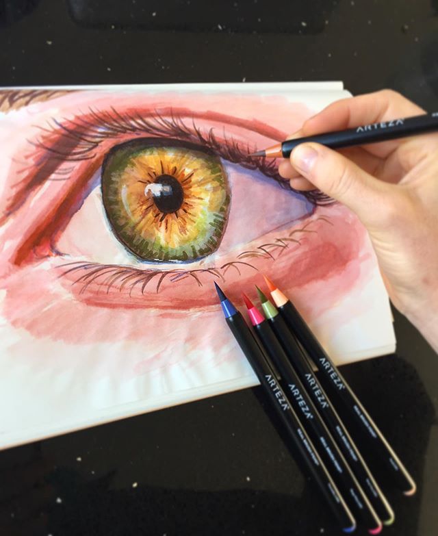 Work by one of our 16 year old student! For this realistic eyeball, he used the Real Brush Pens by @artezaofficial and used a little bit of water to dip this pen brushes, so the colors for the skin and for the white part of the eyes became lighter in