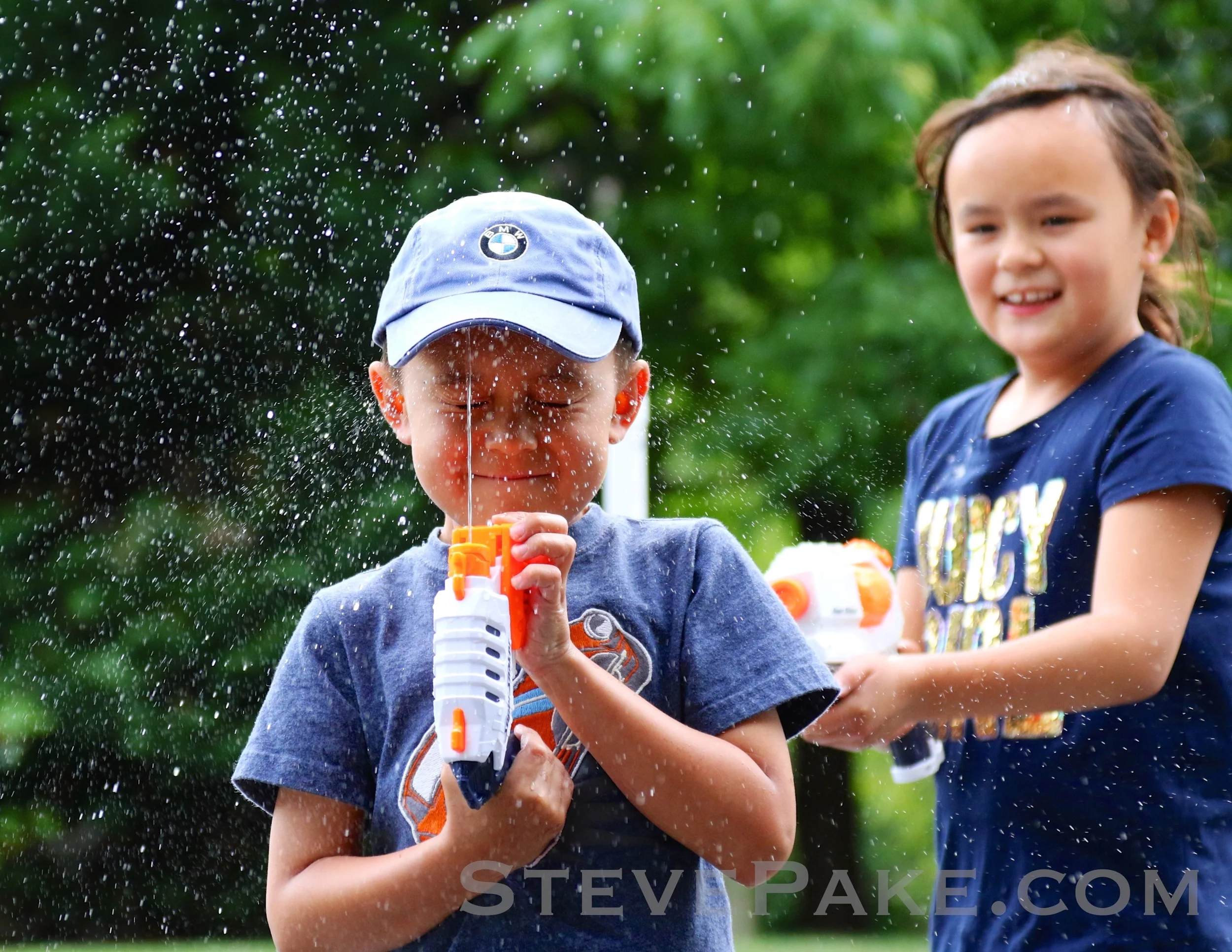 XmasCardPics2015-27_GE3A9389ap-3K-WaterGunFight.jpg