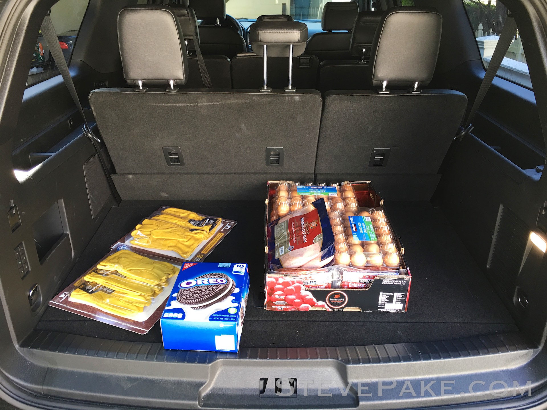 Just a couple of things from Costco and the Expedition Max’s trunk space is already almost completely consumed! Umm, there’s just not a lot of space here??