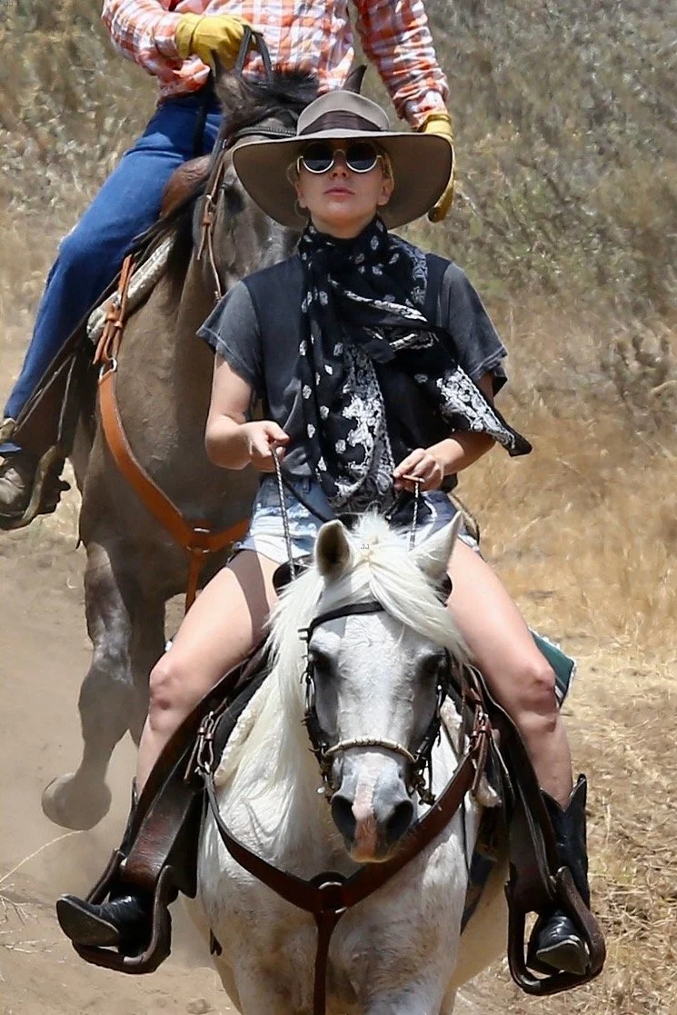 lady-gaga-hose-back-riding-malibu-09 (3).jpeg