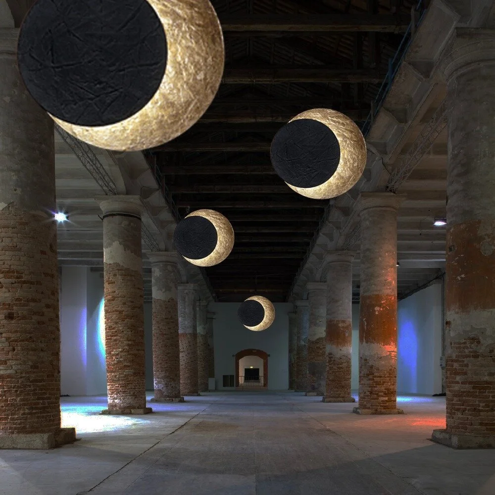 A photomontage that illustrates the potential of the suspension lamp