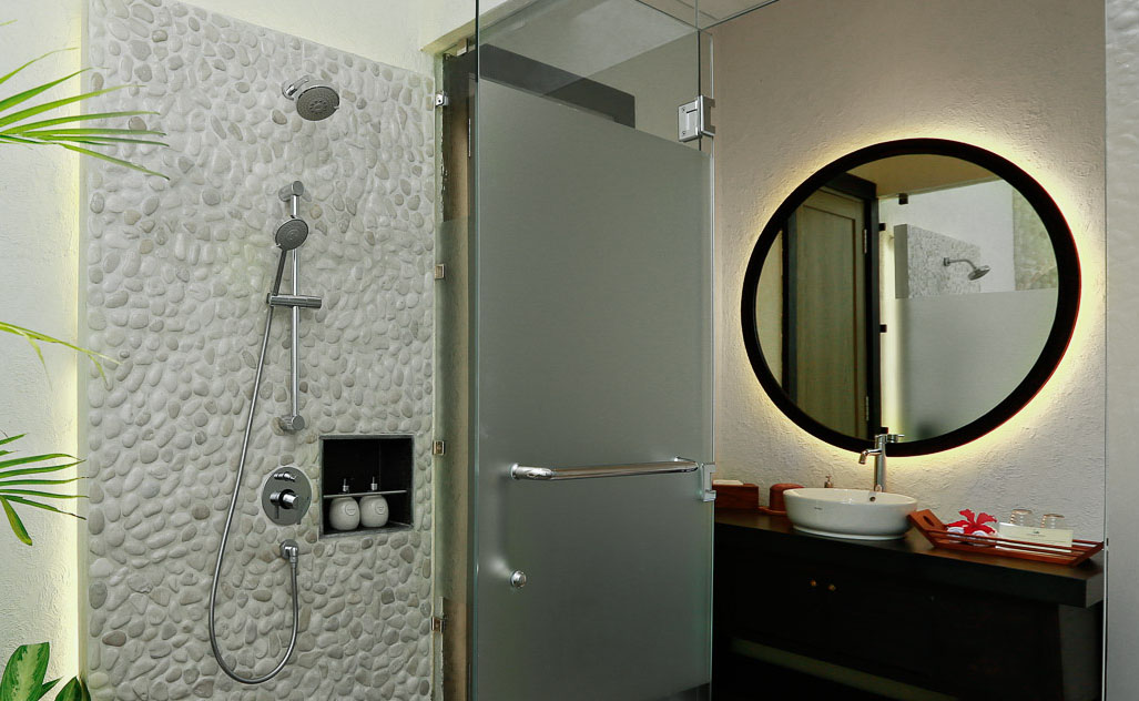 Lembeh-Resort-Luxury-Cottage-Bathroom.jpg