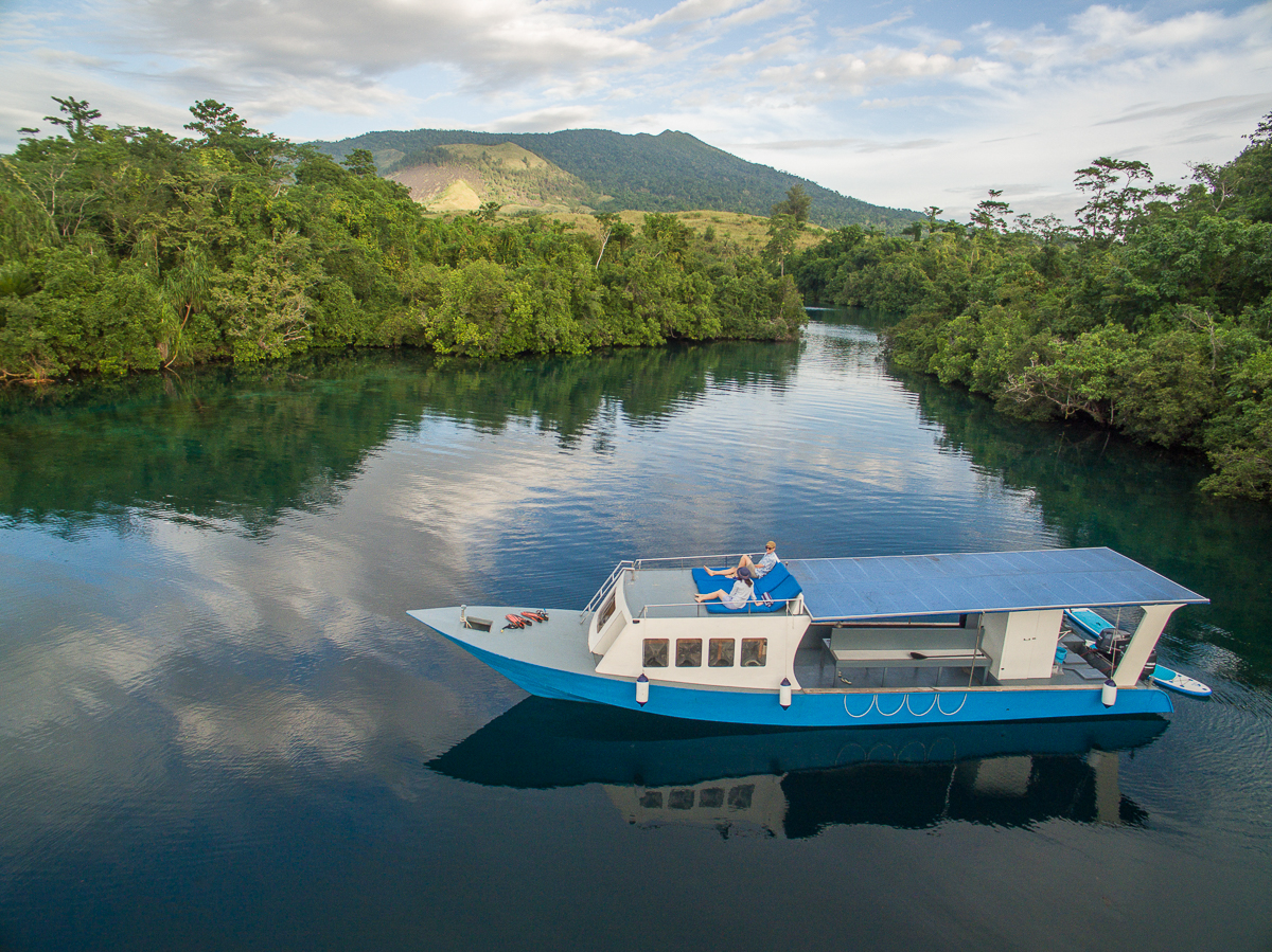 Snorkelling boat in Mangroves.jpg