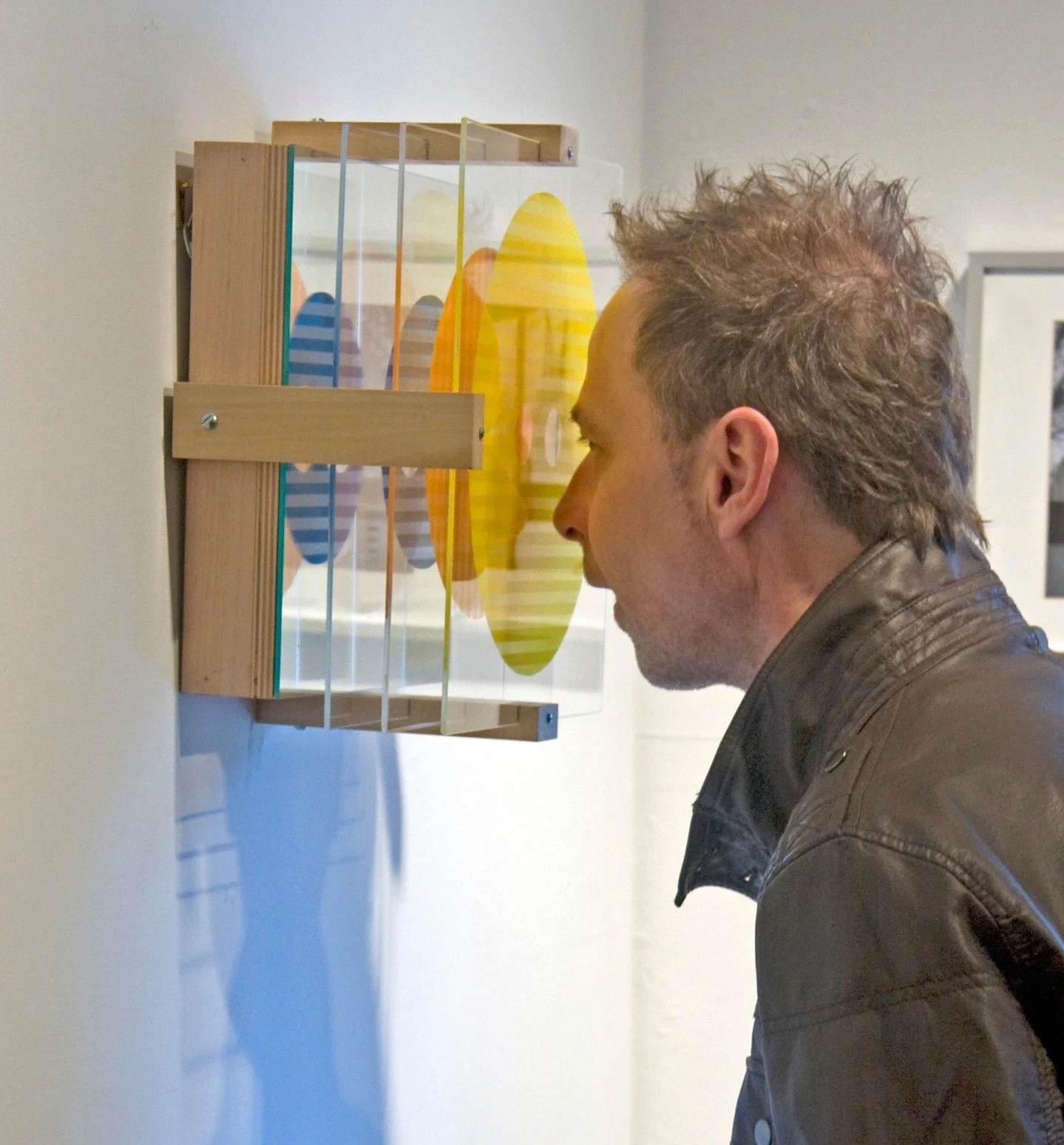&quot;Eye contact&quot; by Bob Gregson. ⁠
At eye level, a series of plexiglass circles, each smaller than the last, line up with cut-out spaces for your eyes. When we look in, you can see your eyes looking back at you.⁠
⁠
.⁠
.⁠
.⁠
.⁠
.⁠
#kehlerliddel